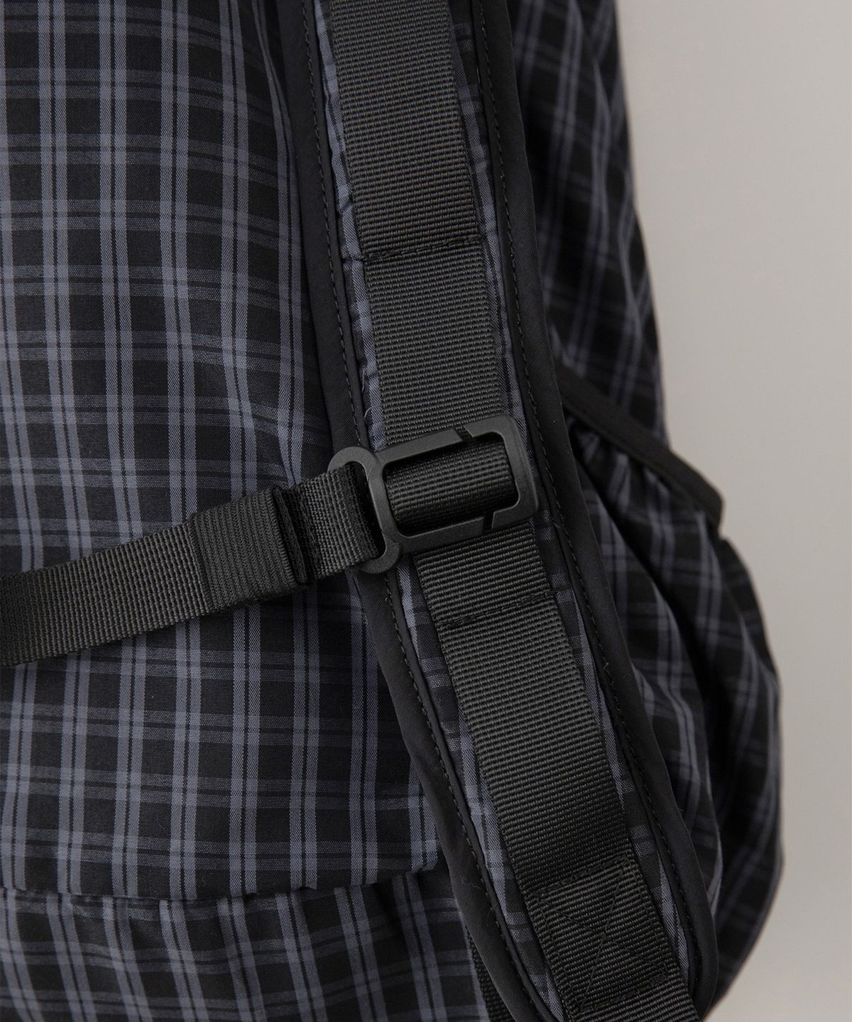 썸웨어버터(SOMEWHEREBUTTER) Check PP Backpack - Charcoal