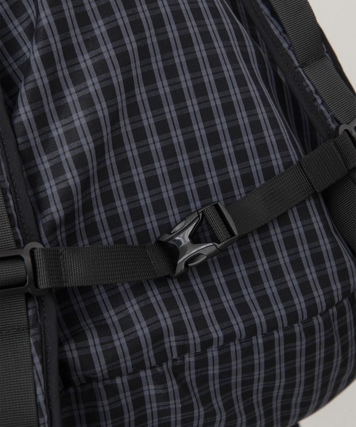 썸웨어버터(SOMEWHEREBUTTER) Check PP Backpack - Charcoal