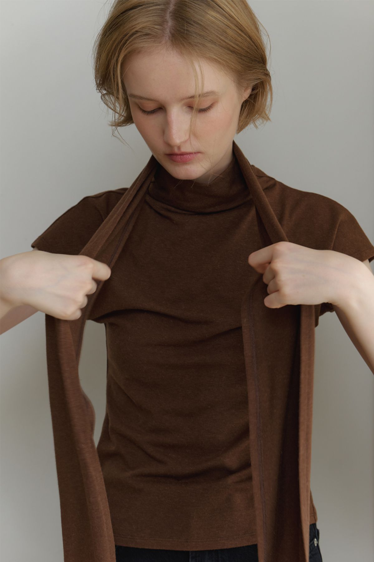 리지(LEEZIE) Amber muffler cap sleeve top (3Colors)