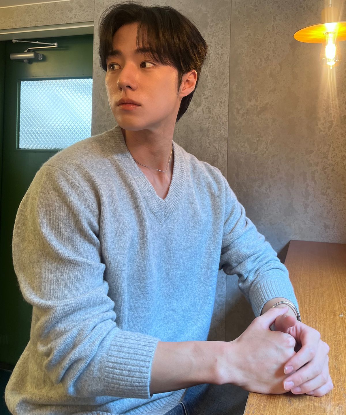 마인드브릿지(MINDBRIDGE) [에어울]알파카 브이넥 세미 오버핏 니트 - 2color