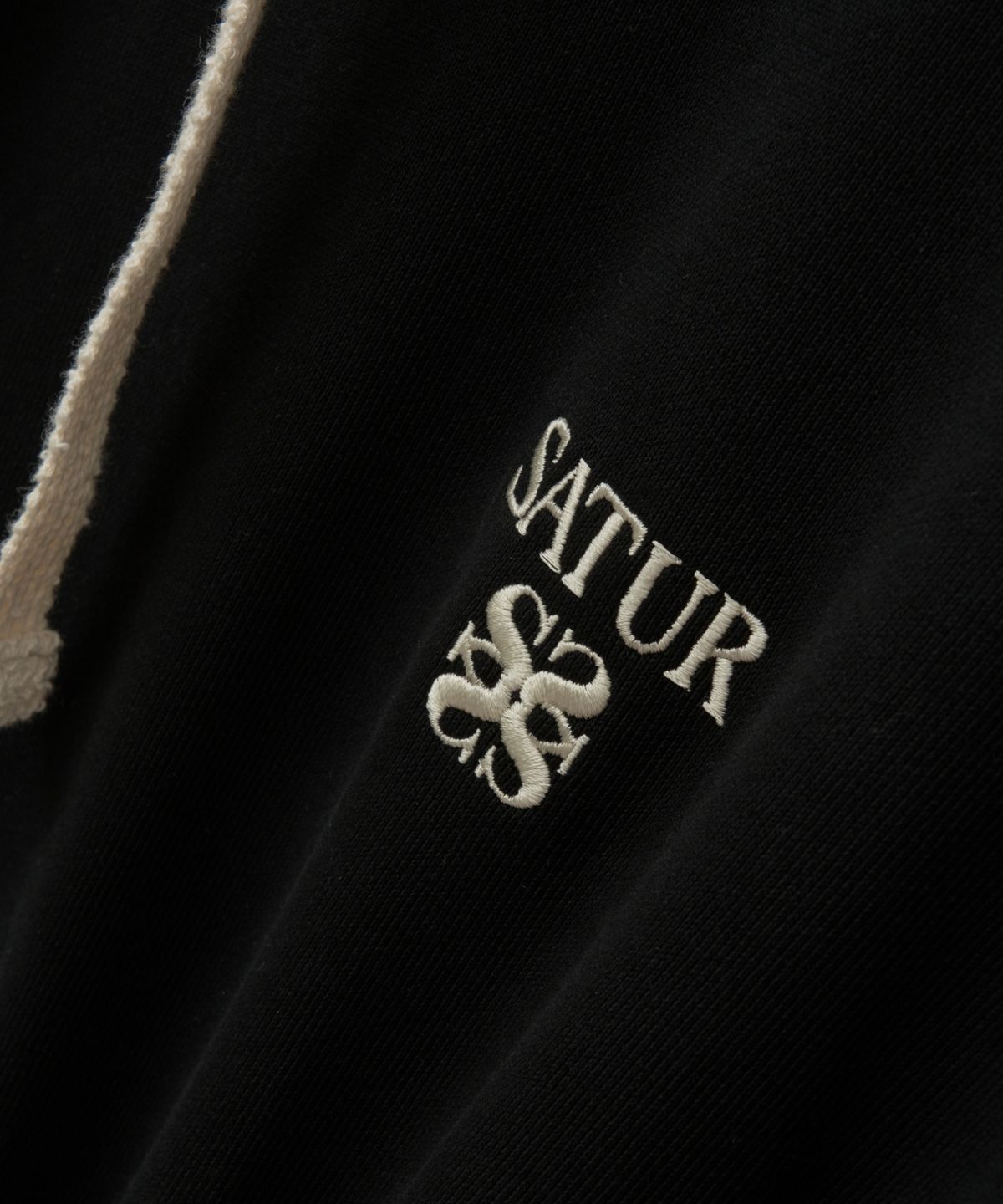 세터(SATUR) 아페로 루즈 핏 턱 포켓 후드 티셔츠 블랙