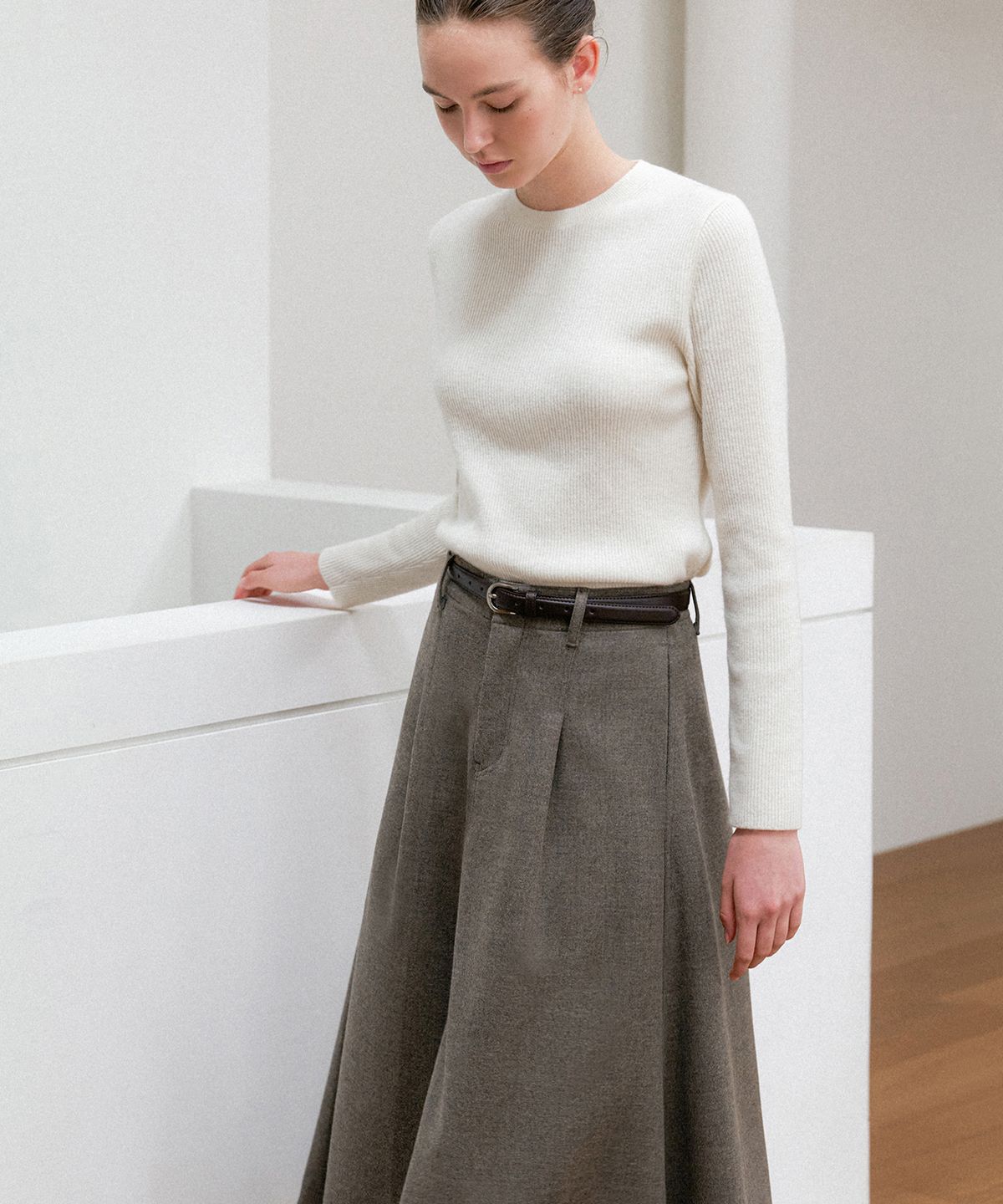 앳모어(ATMORE) 리안 클래식 플레어 스커트 (taupe beige)