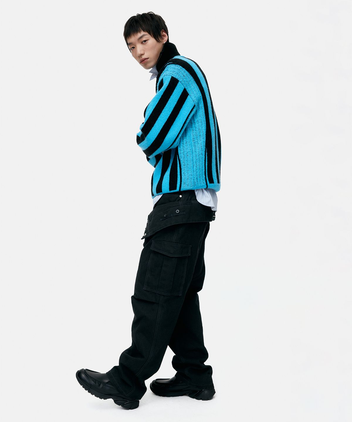 앤더슨벨(ADSB ANDERSSON BELL) ADSB HALF ZIP-UP EMBLEM SWEATER atb1370m(BLUE)