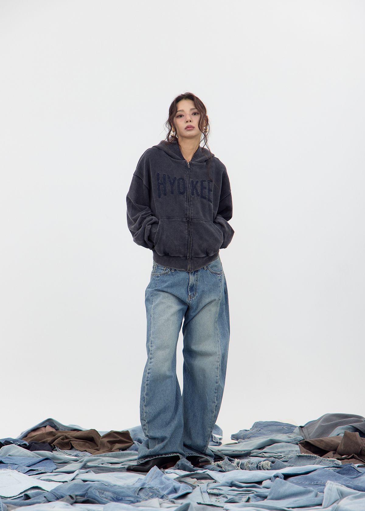 노 엑스트라 터치(NO EXTRA TOUCH) Dyed Logo Zip-up Hoodie (Dying Navy) / 25FWHD001NA