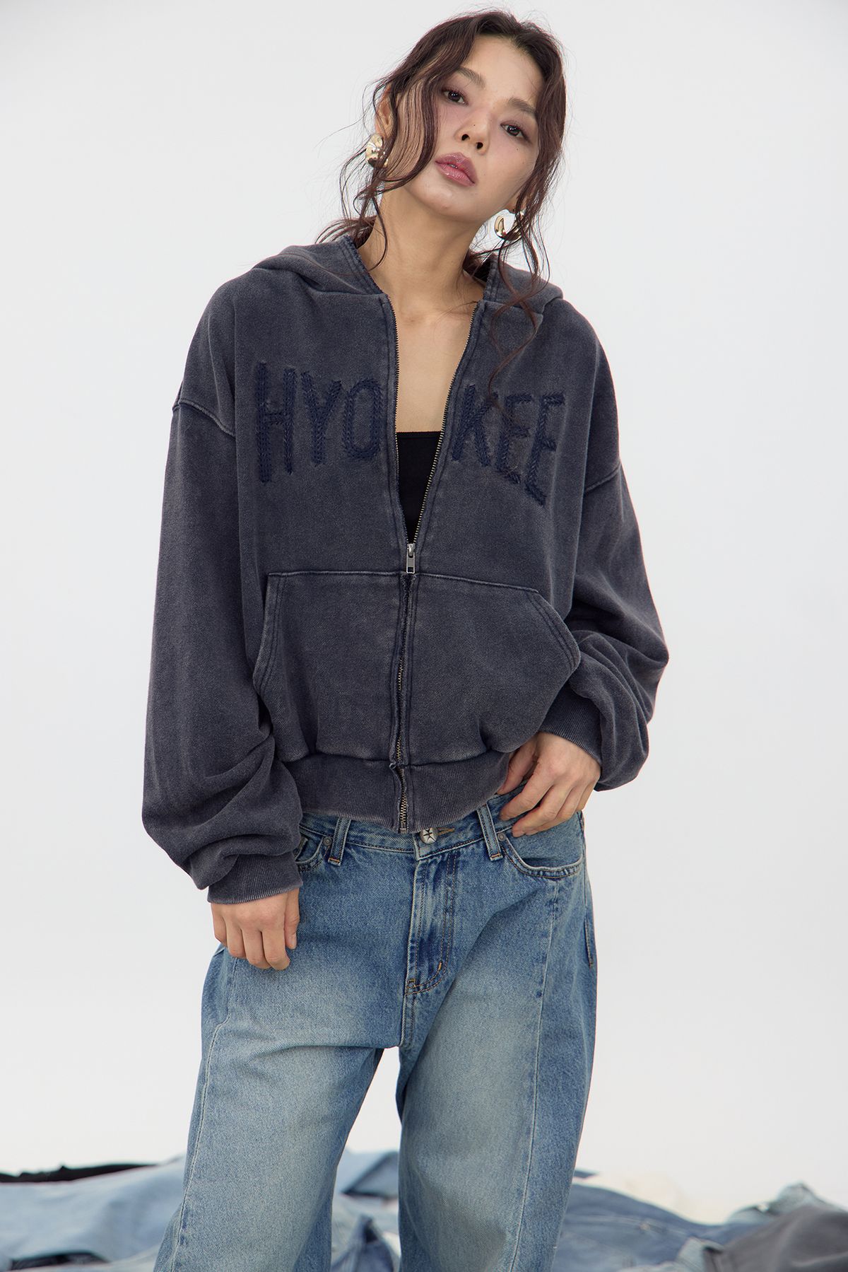 노 엑스트라 터치(NO EXTRA TOUCH) Dyed Logo Zip-up Hoodie (Dying Navy) / 25FWHD001NA