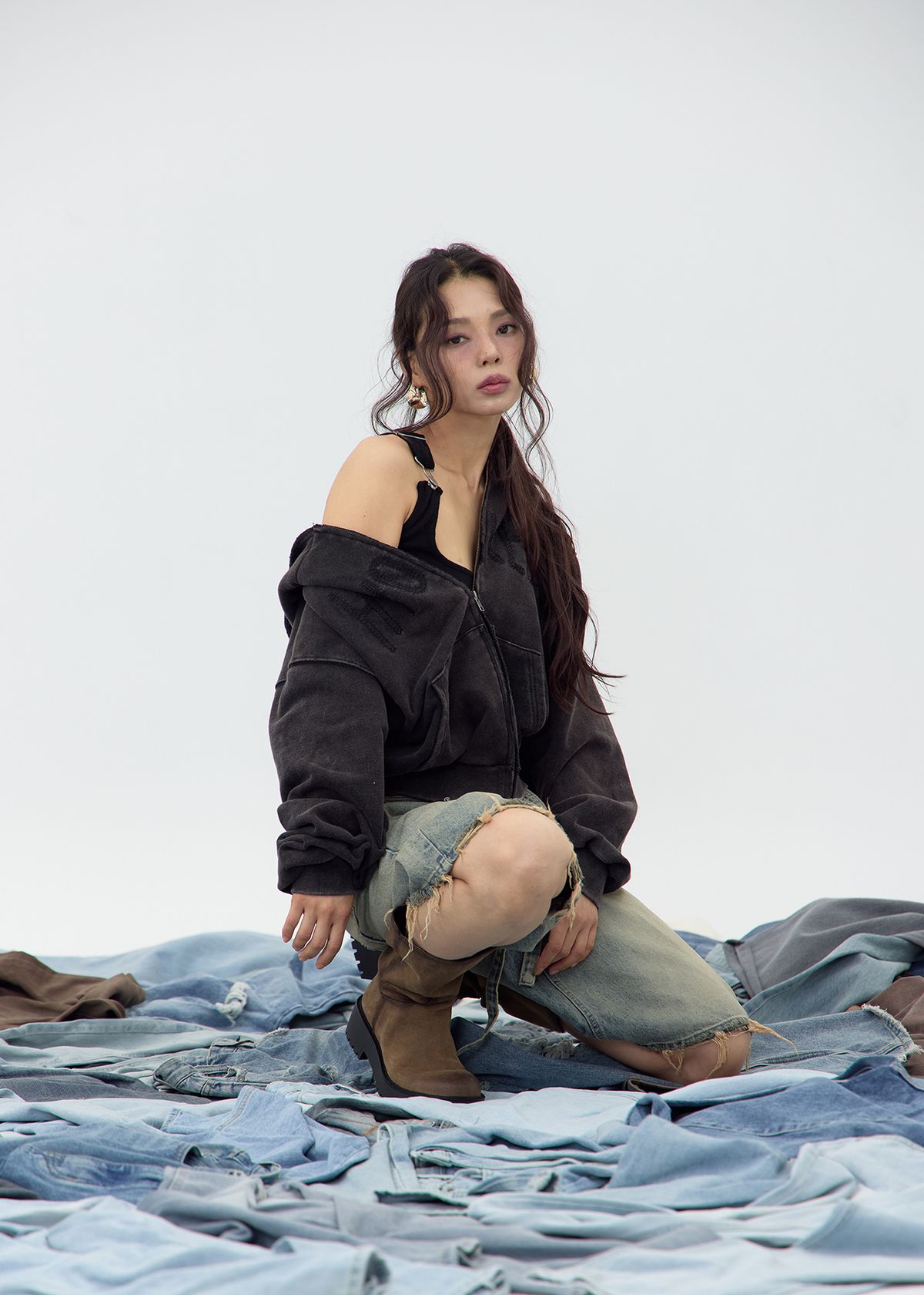 노 엑스트라 터치(NO EXTRA TOUCH) Dyed Logo Zip-up Hoodie (Dying Black) / 25FWHD001BK