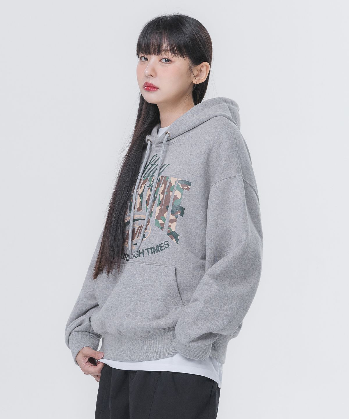 앨빈클로(ALVINCLO) CAMO POSITIVE 오버핏 후드티 AVH282 (2 COLOR)