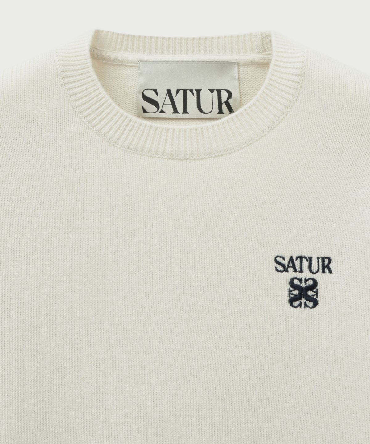 세터(SATUR) 로렌 클래식 로고 니트 화이트
