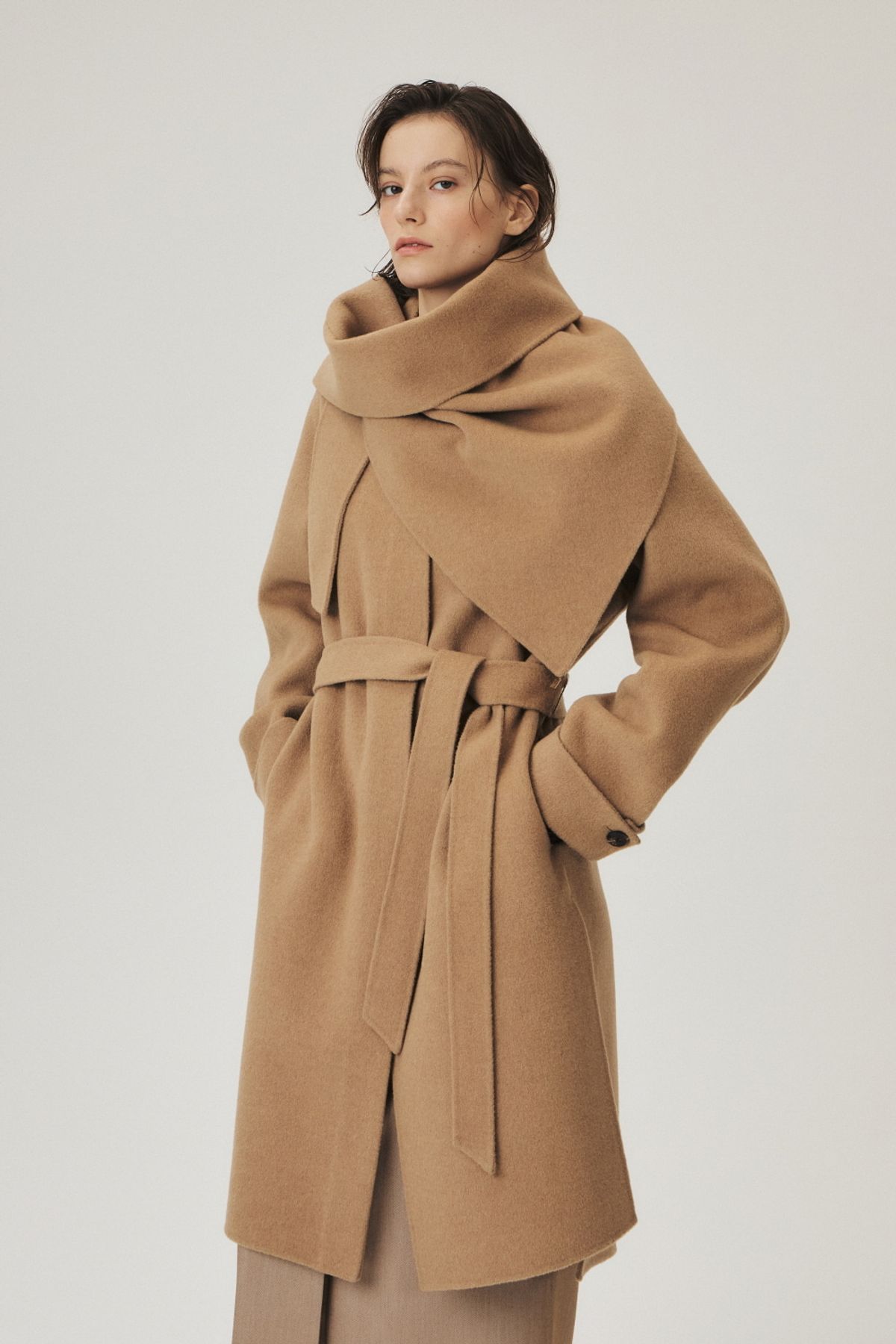 쿠메(KUMÉ) Handmade Cashmere Blend Muffler Coat, Camel