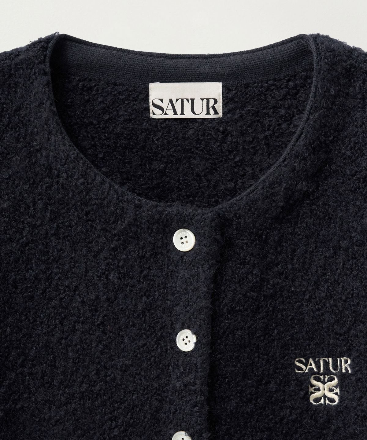 세터(SATUR) (W) 부클 크루 넥 가디건 네이비