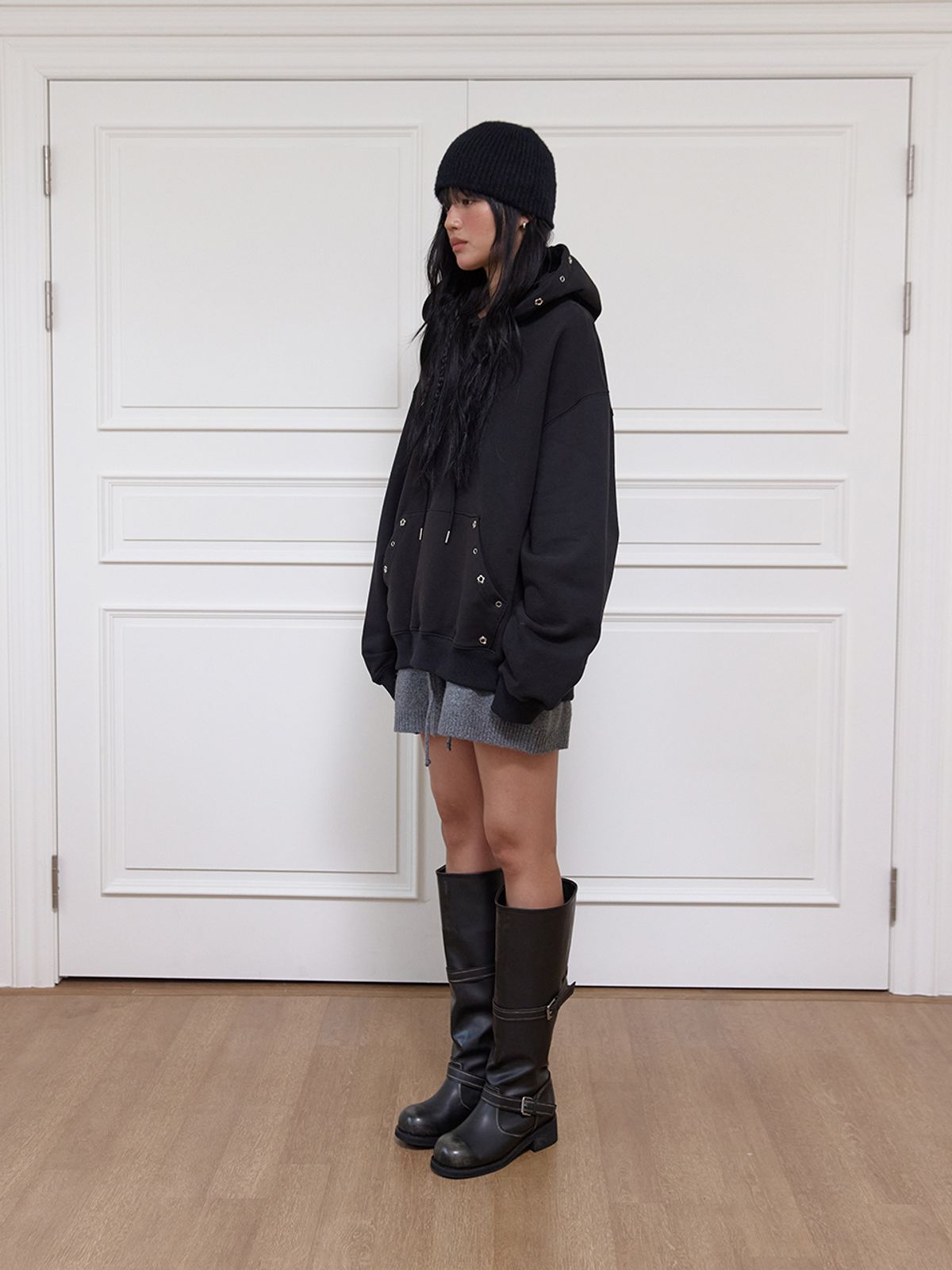 민더리(MEENDERI) FLOWER EYELET HOODIE - BLACK