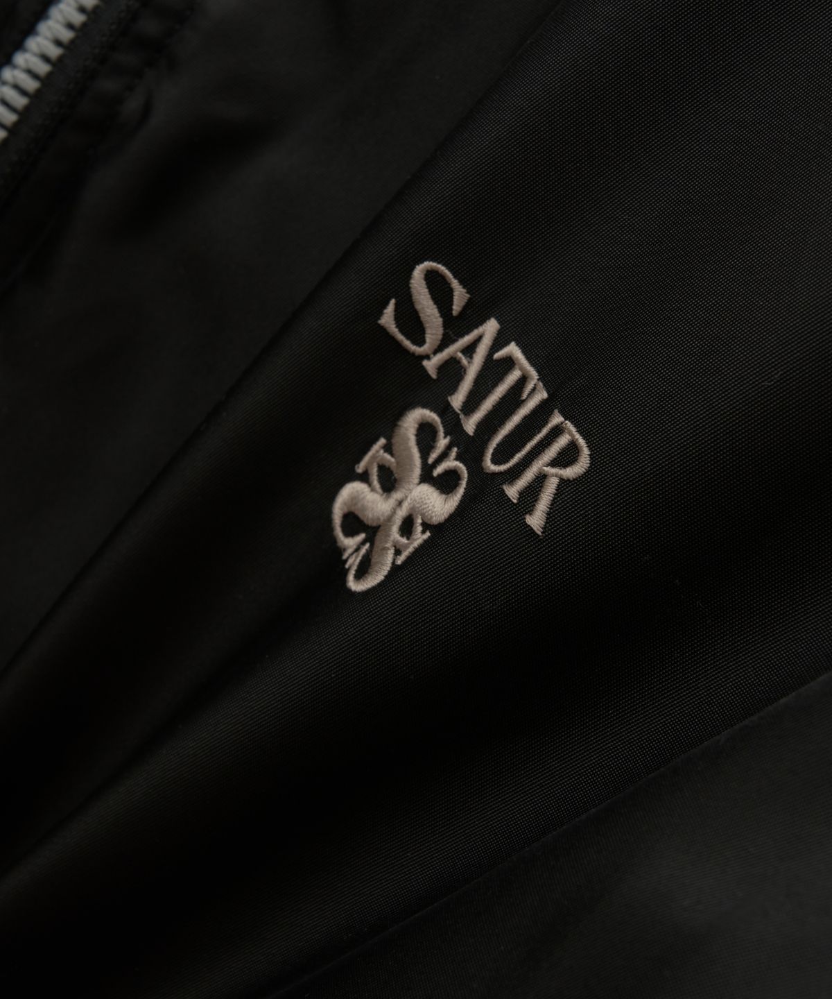 세터(SATUR) 2-Way 나일론 봄버 점퍼 블랙
