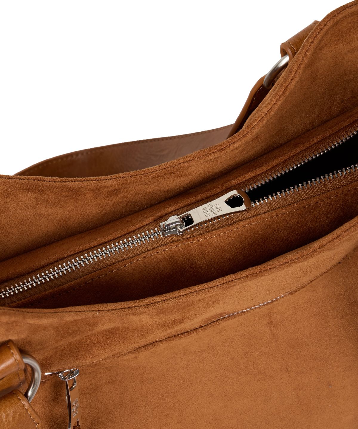 이우가마카라스(IUGAMAKARAS) Studded Suede Shoulder Bag (Camel)