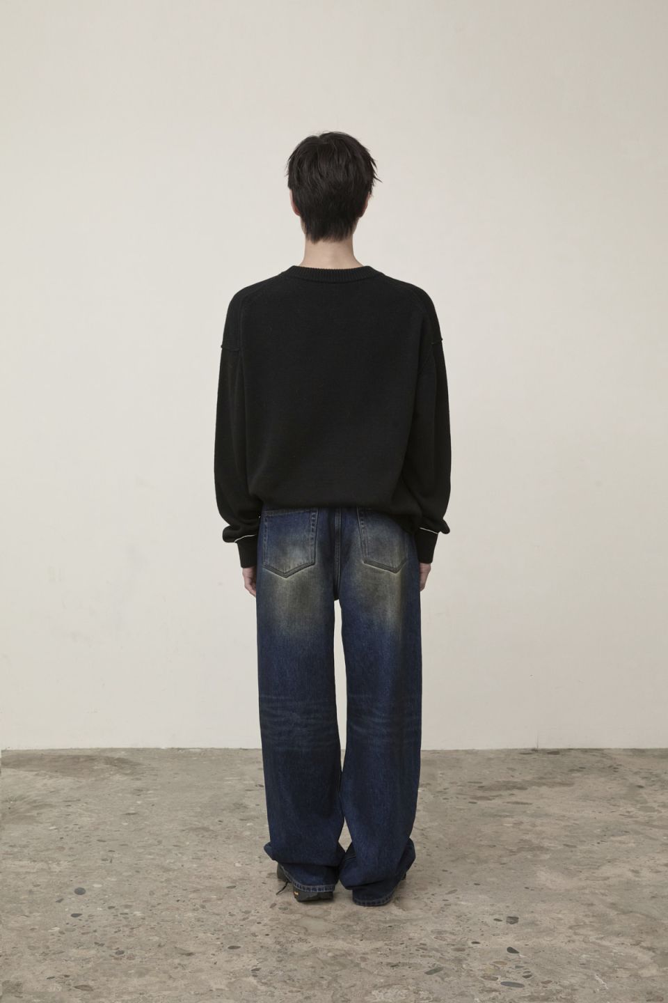MUSINSA公式 | MATIN KIM COLOR TRIM LINE LOGO PULLOVER IN BLACK