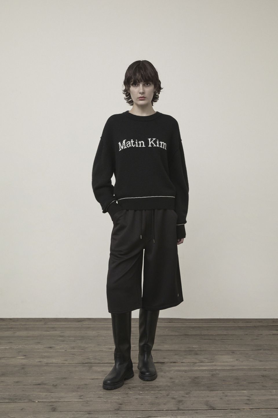 MUSINSA公式 | MATIN KIM COLOR TRIM LINE LOGO PULLOVER IN BLACK