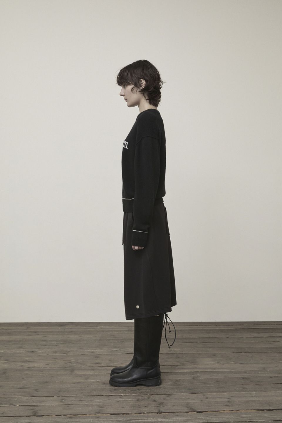 MUSINSA公式 | MATIN KIM COLOR TRIM LINE LOGO PULLOVER IN BLACK