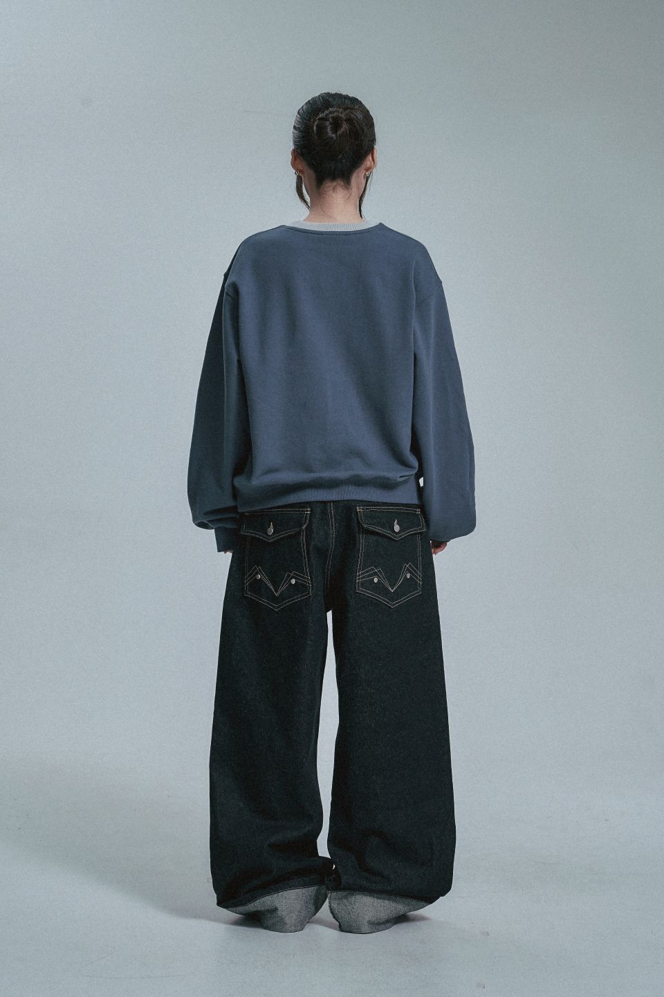 MUSINSA | MOO Leopard Appliqué Sweatshirt - Blue Gray