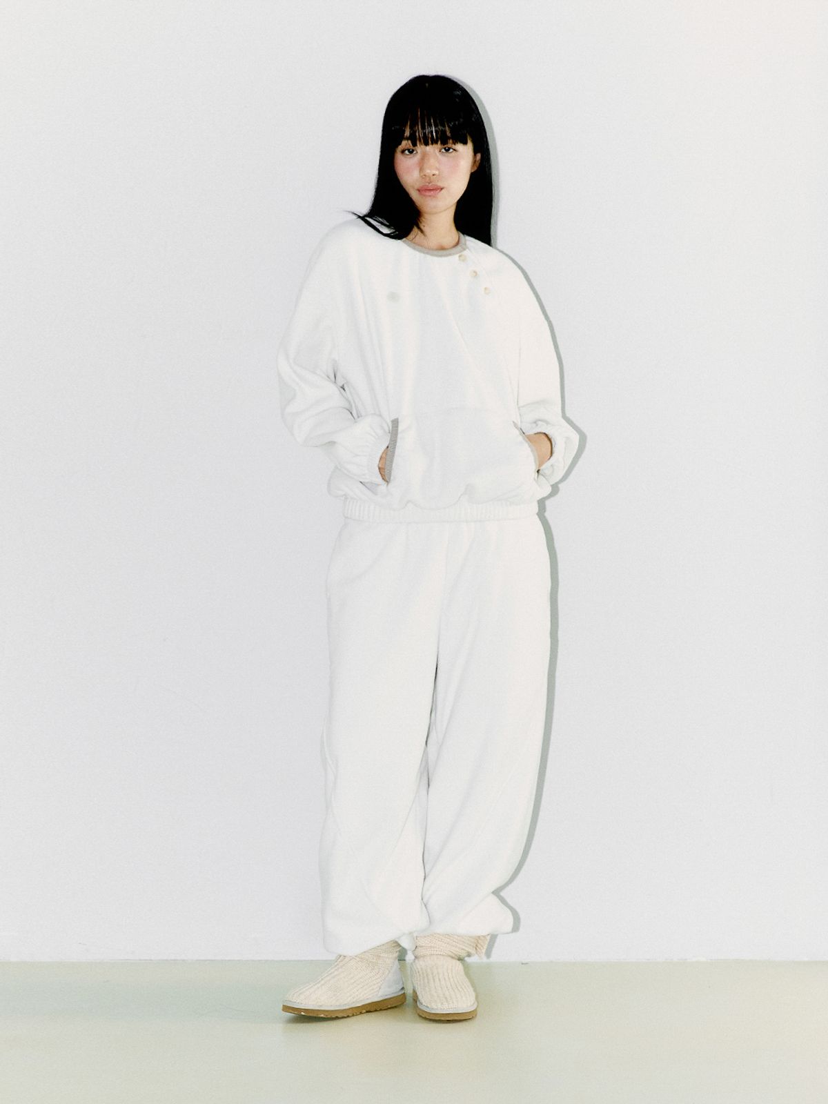 오피쉬(OAFISH) DIAGONAL FLEECE SWEAT SET UP, IVORY