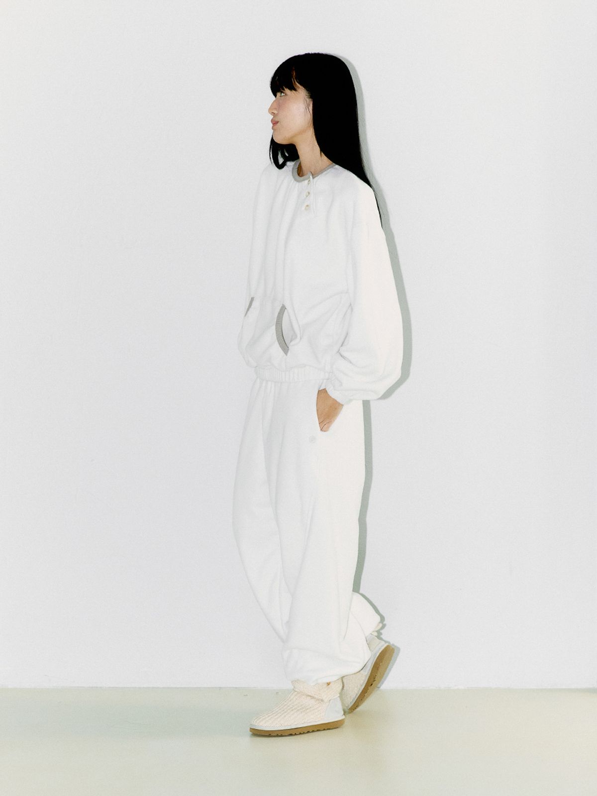 오피쉬(OAFISH) DIAGONAL FLEECE SWEAT SET UP, IVORY
