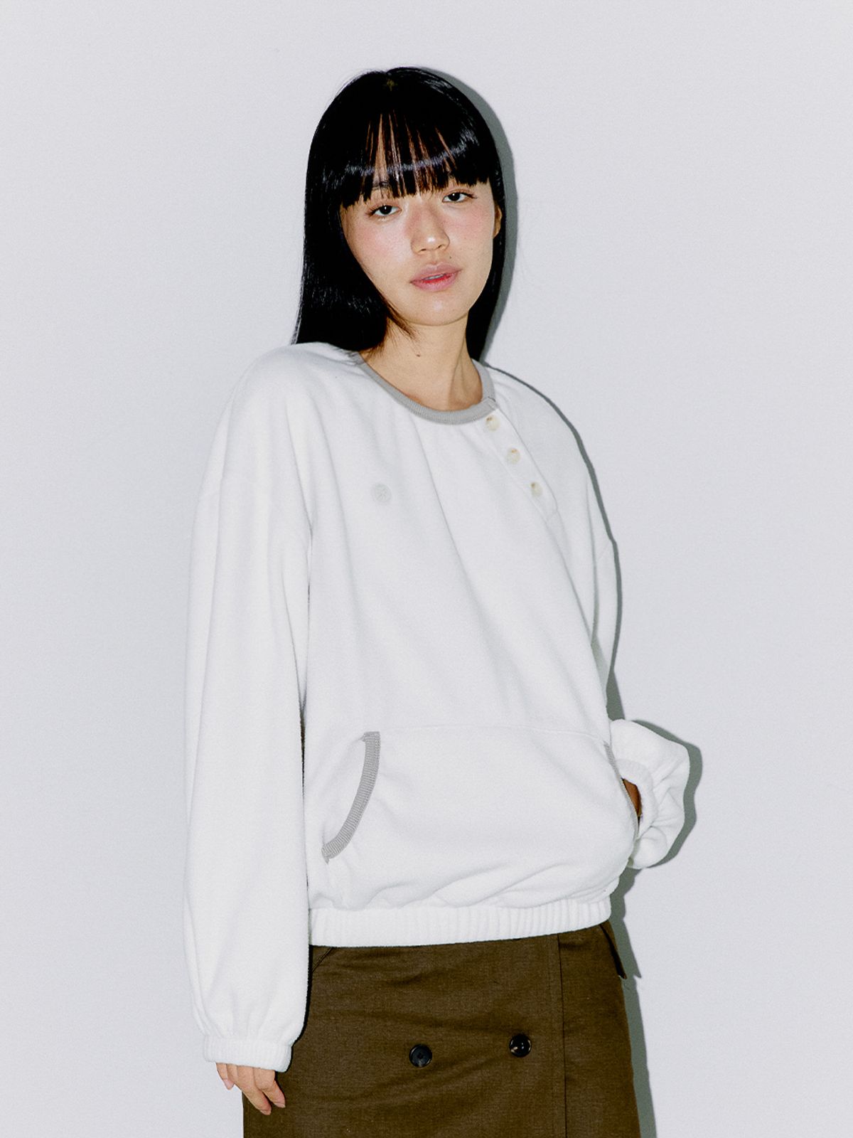 오피쉬(OAFISH) DIAGONAL HENLEY FLEECE SWEATSHIRTS, IVORY