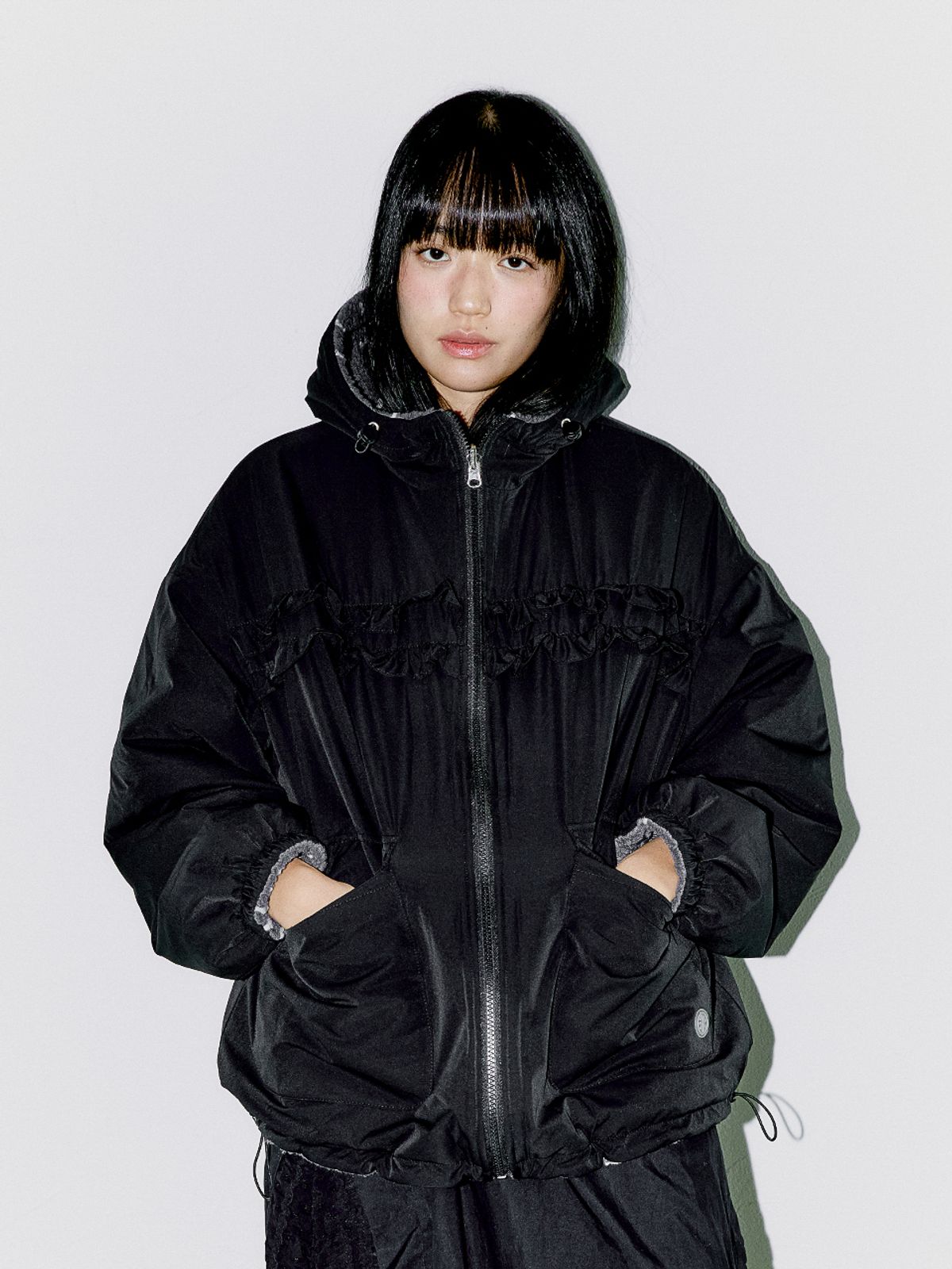 오피쉬(OAFISH) REVERSIBLE FRILL HOODED JACKET, BLACK/DOT