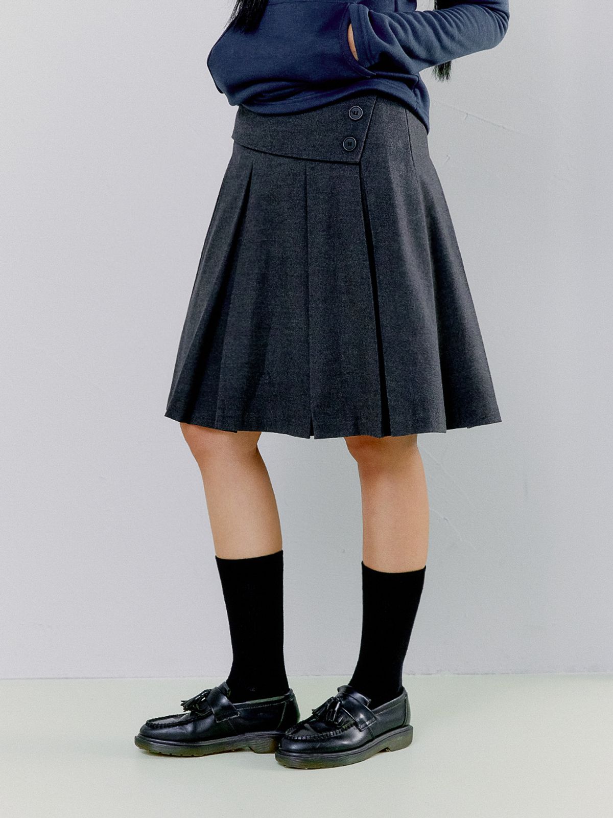 오피쉬(OAFISH) FOLDED WAIST PLEATS WOOL SKIRT, CHARCOAL