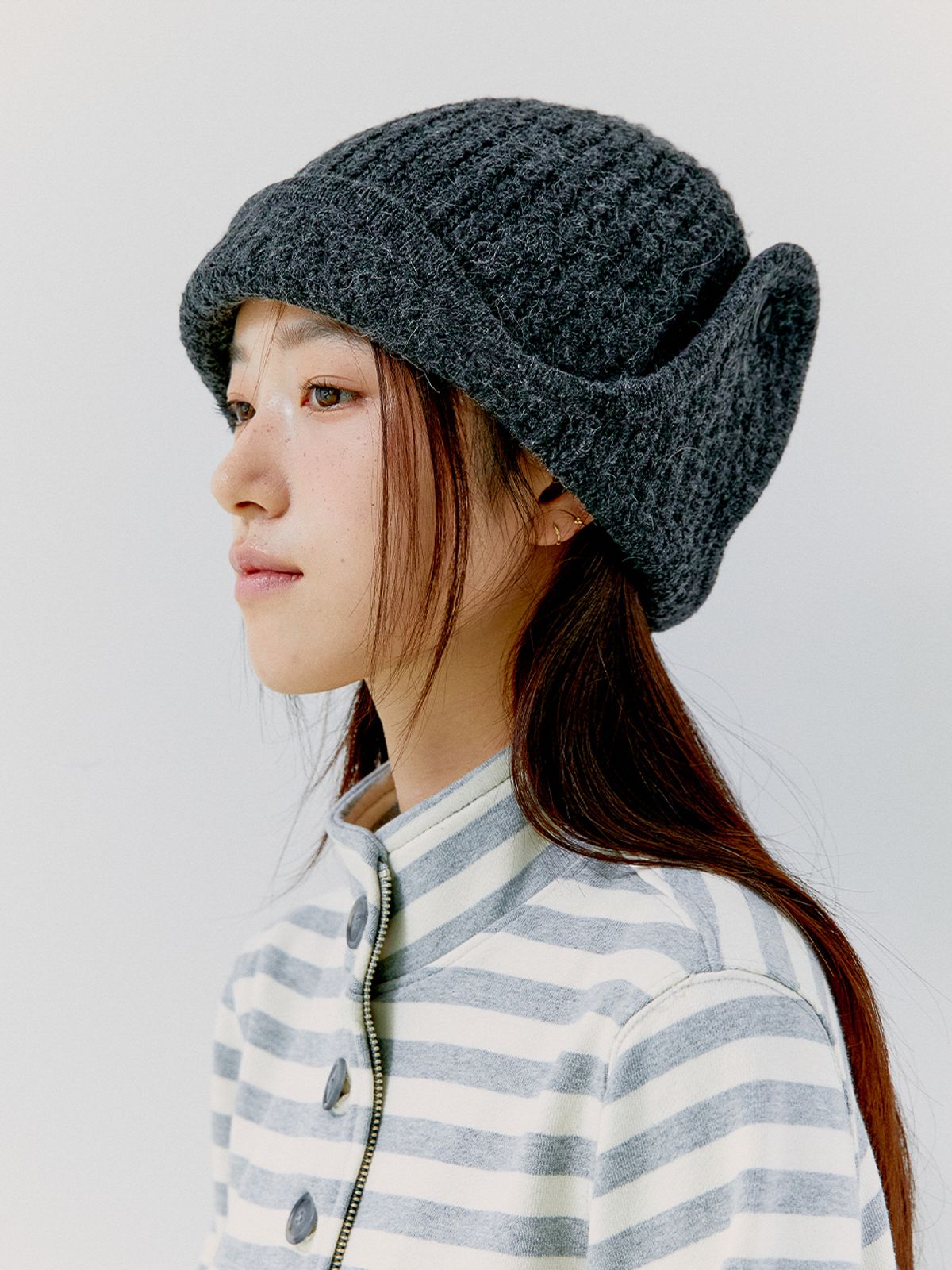 오피쉬(OAFISH) TWO-WAY EARFLAP BEANIE, CHARCOAL
