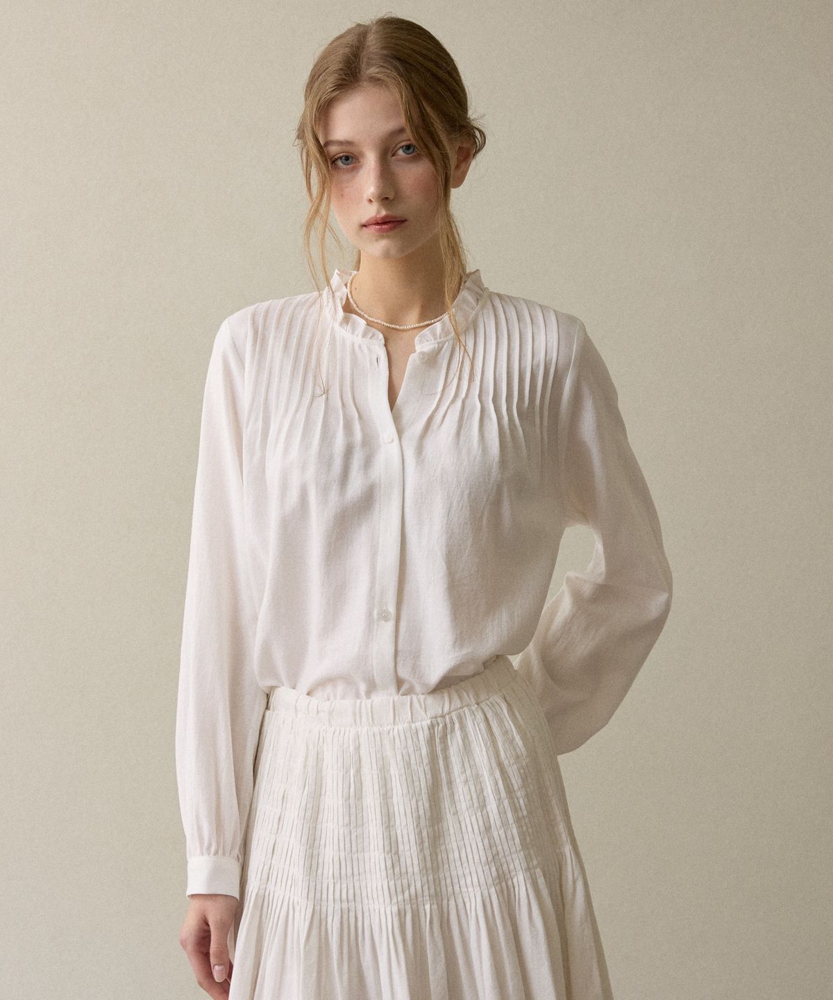 오픈도어스튜디오(OPENDOORSTUDIO) frill neck blouse ivory