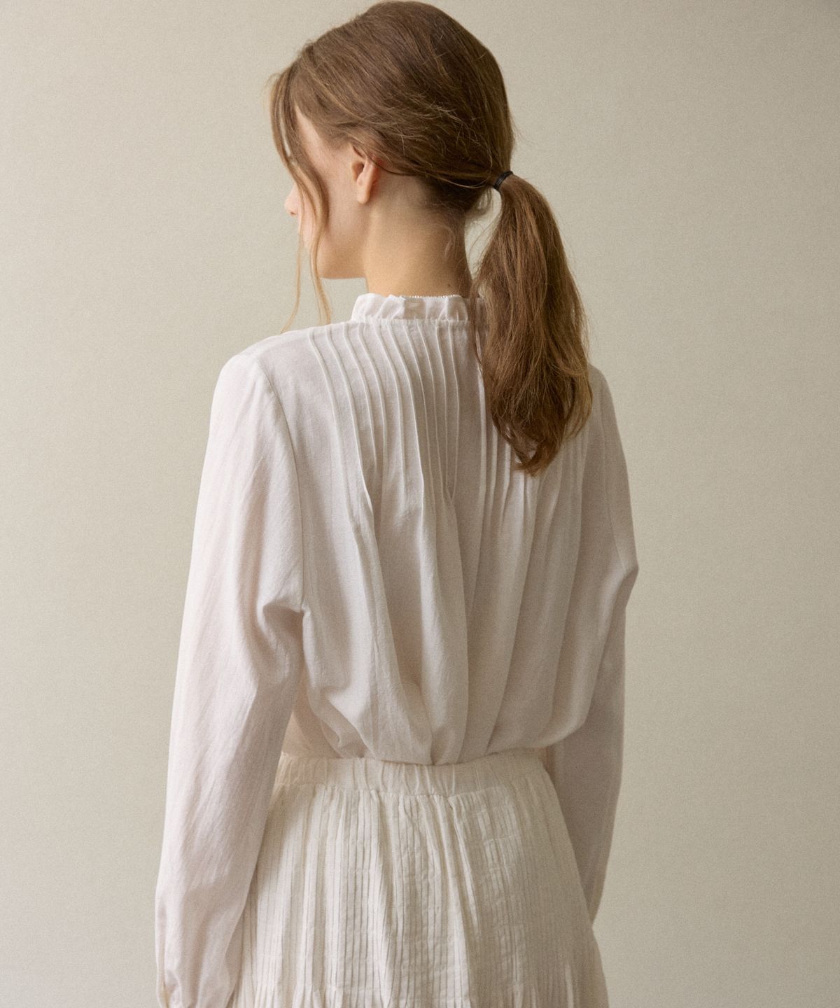 오픈도어스튜디오(OPENDOORSTUDIO) frill neck blouse ivory