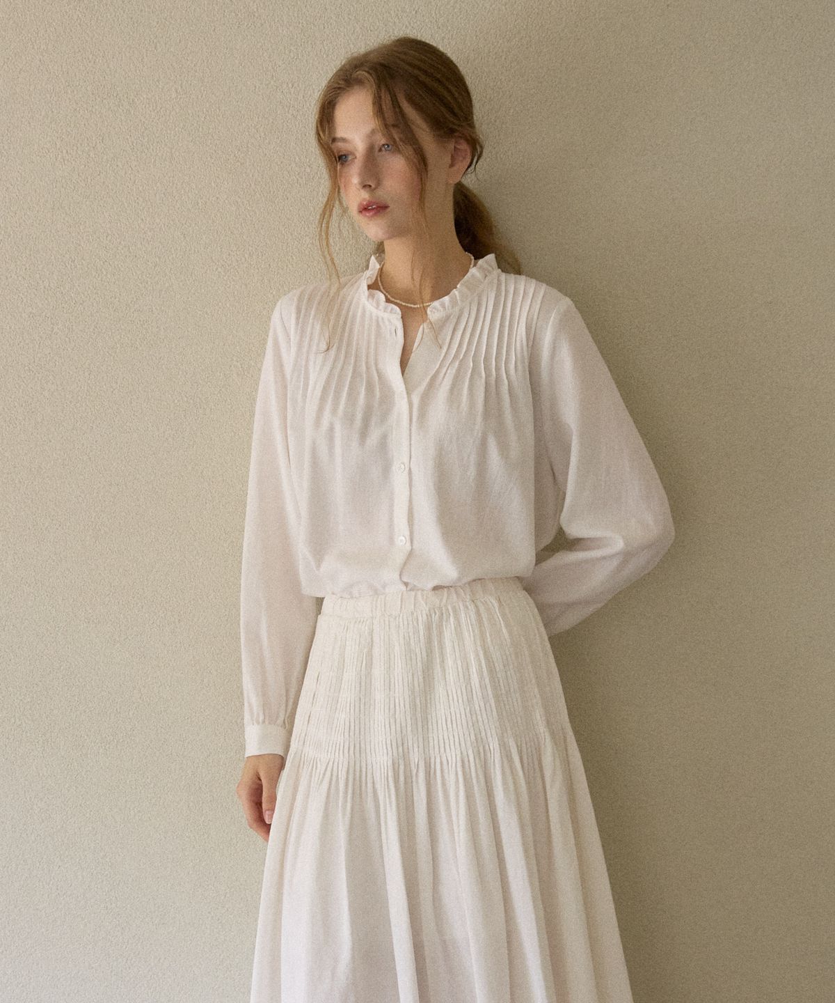 오픈도어스튜디오(OPENDOORSTUDIO) frill neck blouse ivory