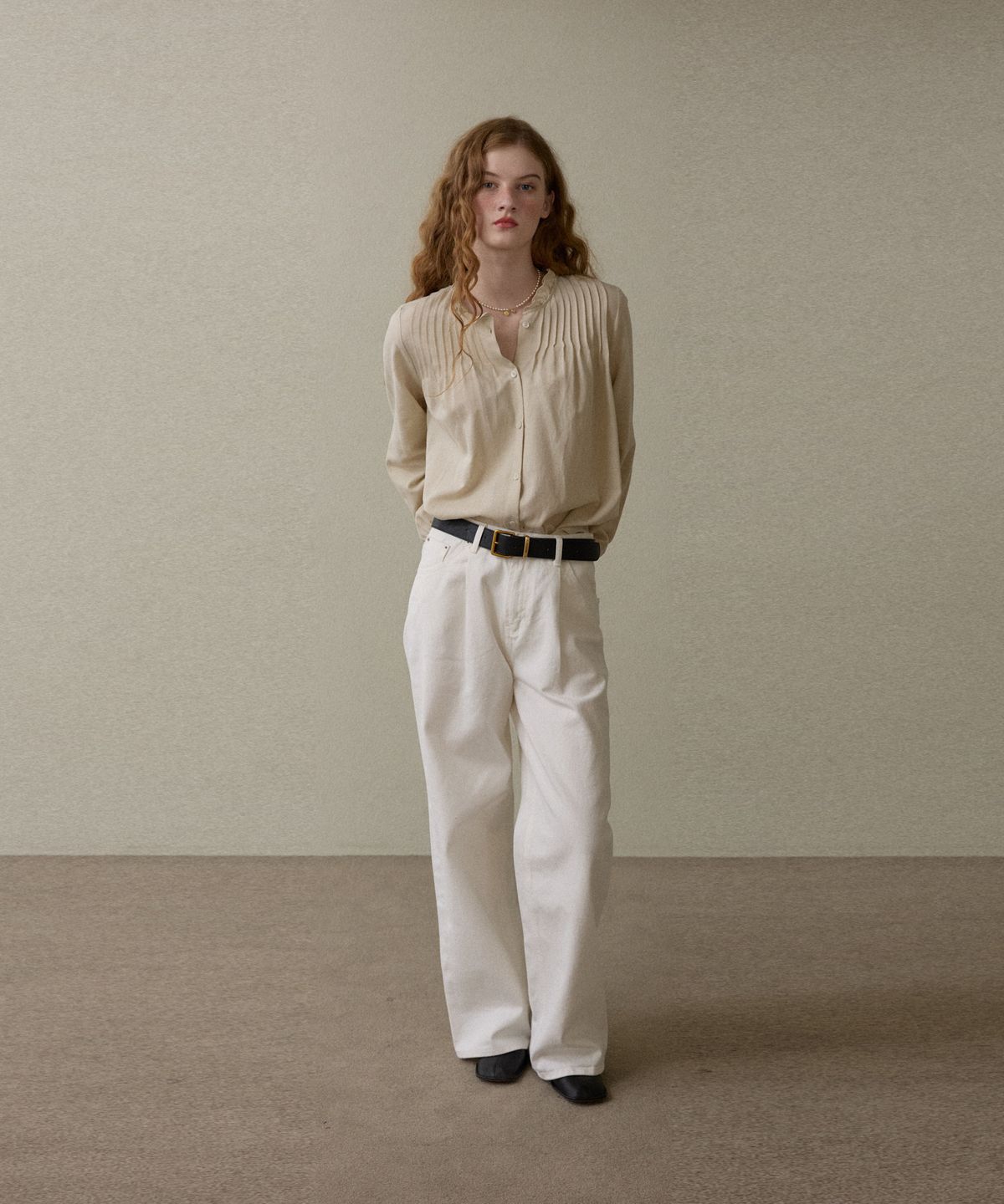 오픈도어스튜디오(OPENDOORSTUDIO) frill neck blouse beige