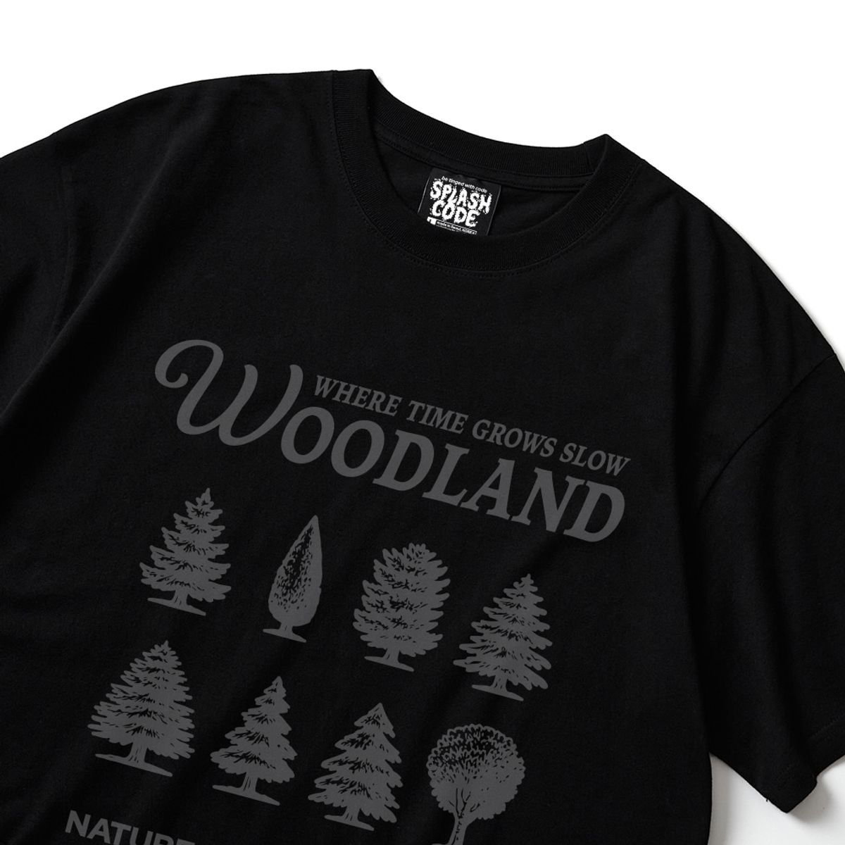 스플래시코드(SPLASHCODE) 반팔 티셔츠 블랙 - 우드랜드(Woodland)