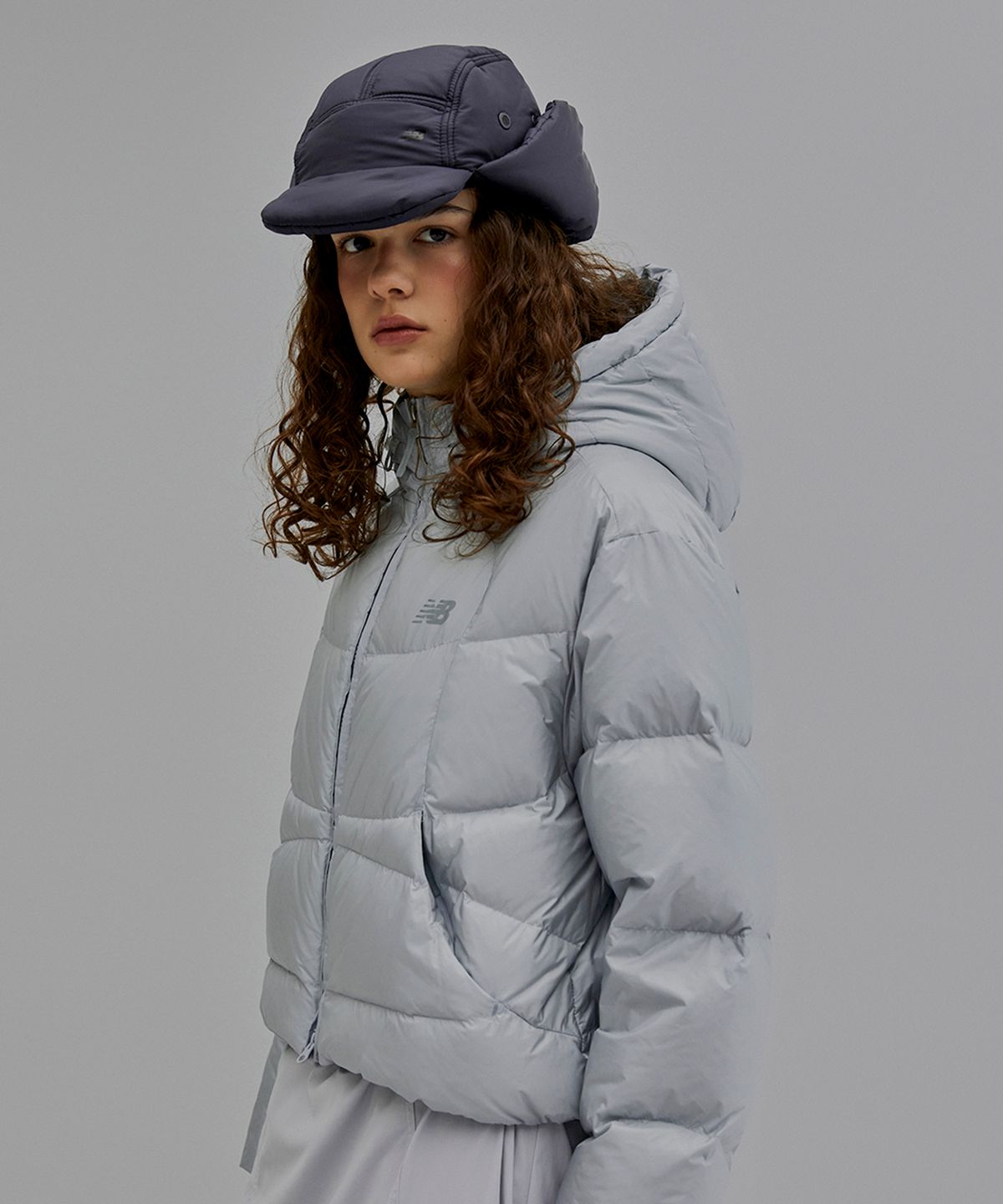 뉴발란스(NEW BALANCE) NBNPF4W072 / WOMEN 플라잉 후드형 숏다운 (LIGHT BLUE)