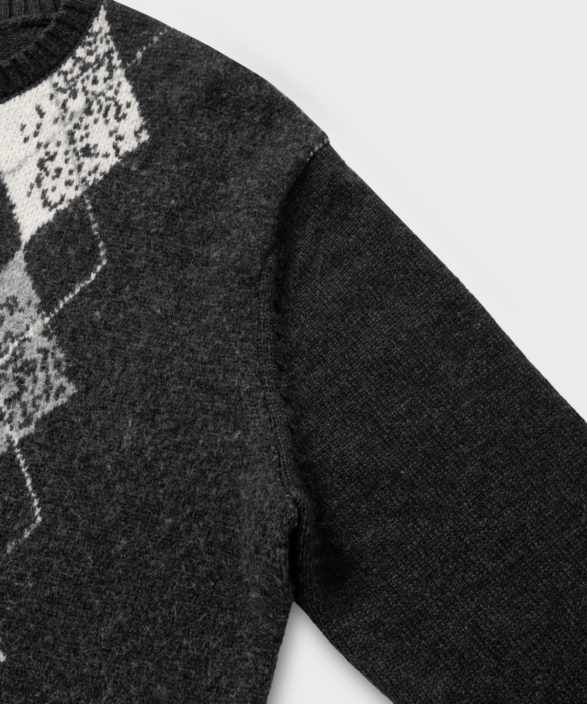 넌블랭크(NONBLANK) 아가일 패턴 크루넥 니트_DARK GREY