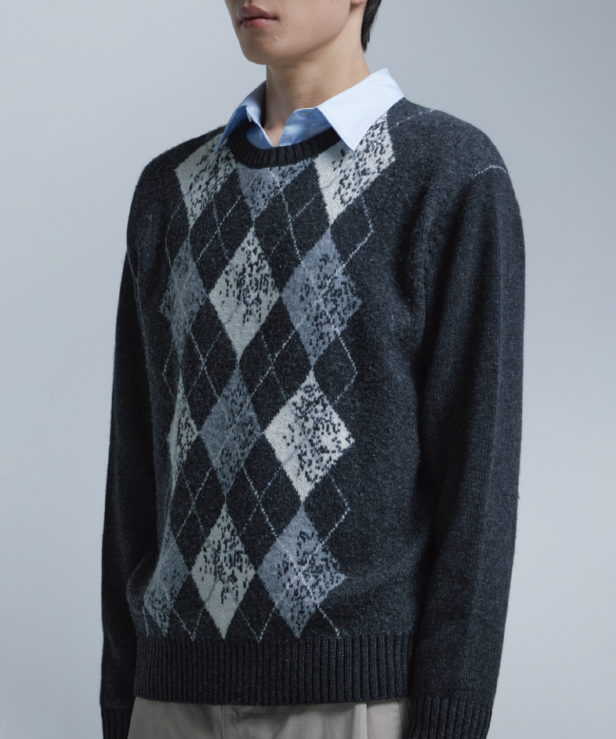 넌블랭크(NONBLANK) 아가일 패턴 크루넥 니트_DARK GREY