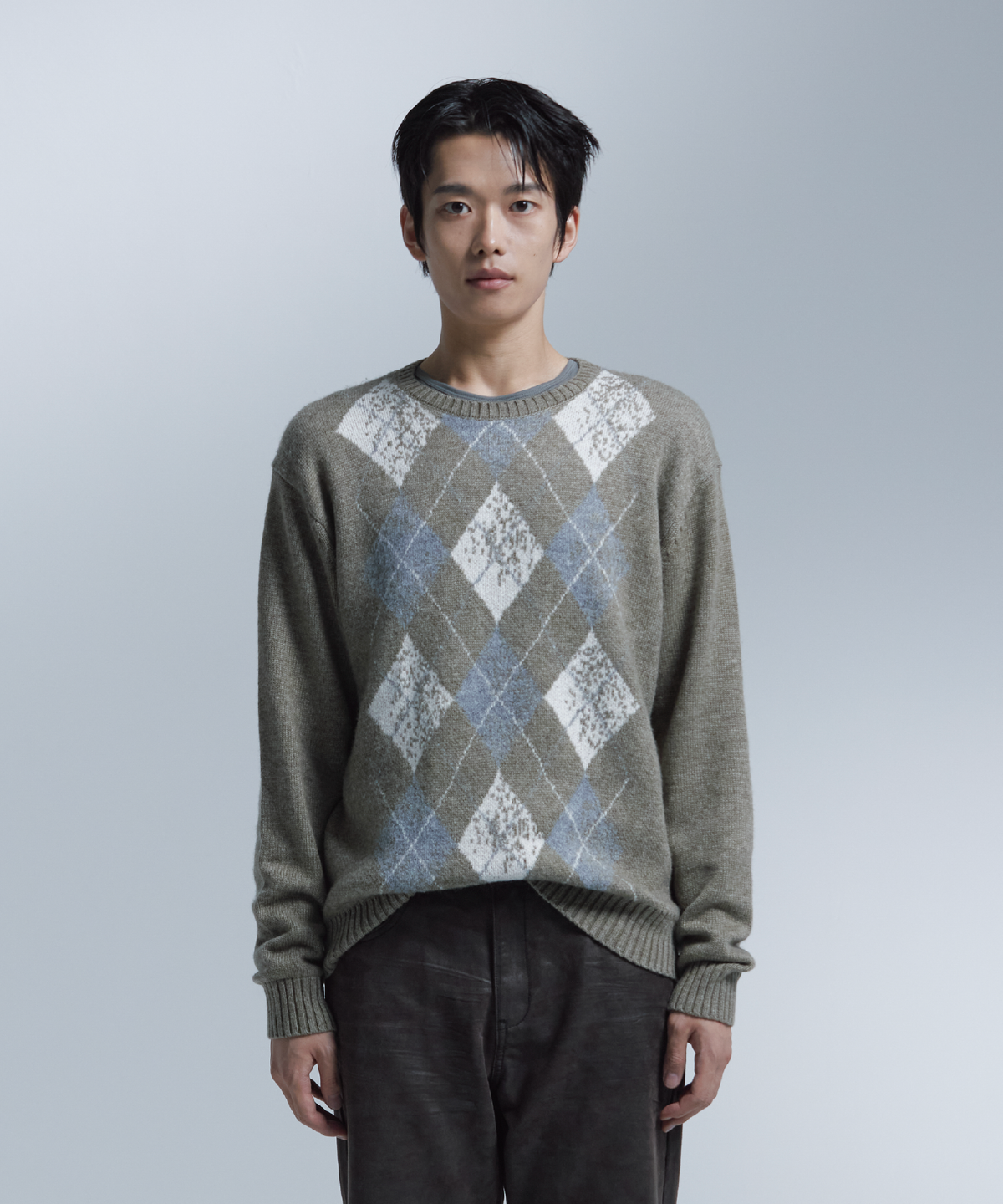 넌블랭크(NONBLANK) 아가일 패턴 크루넥 니트_KHAKI