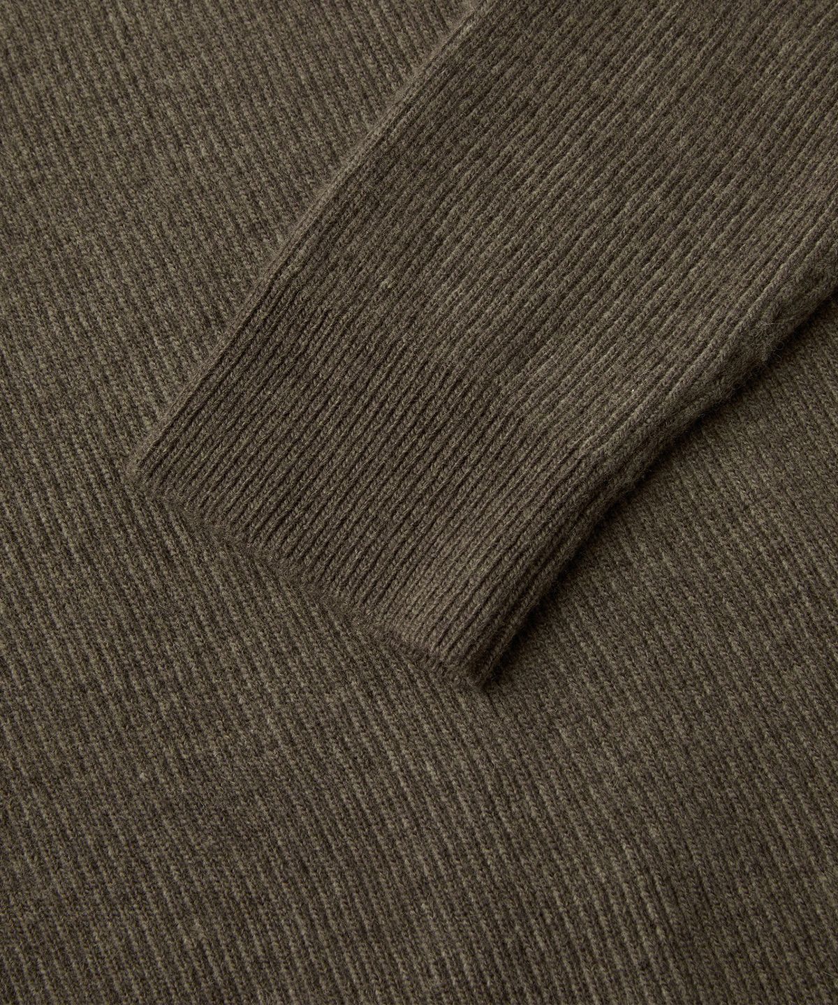 엠엠아이씨(MMIC) OBLIQUE TURTLENECK (BROWN)