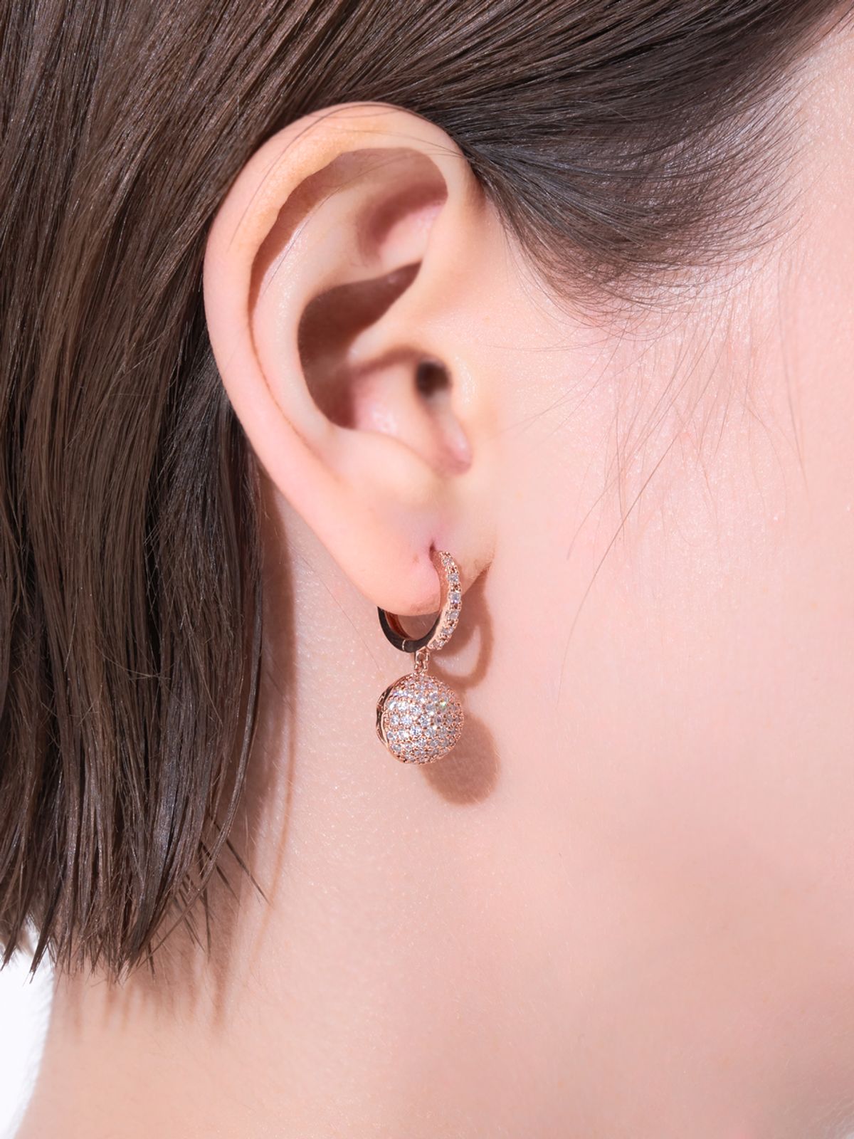 가이거주얼리(GEIGERJEWELRY) 18K GF 샤인 스윙 볼 귀걸이 GI8KPEE061