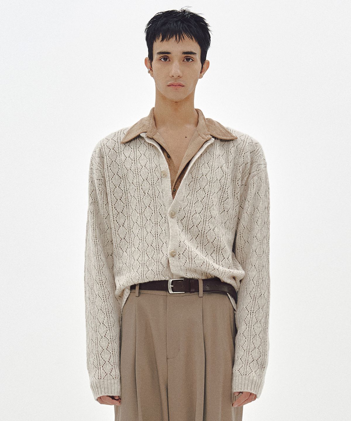 엠엠아이씨(MMIC) CASHMERE CROCHET CARDIGAN (BEIGE)