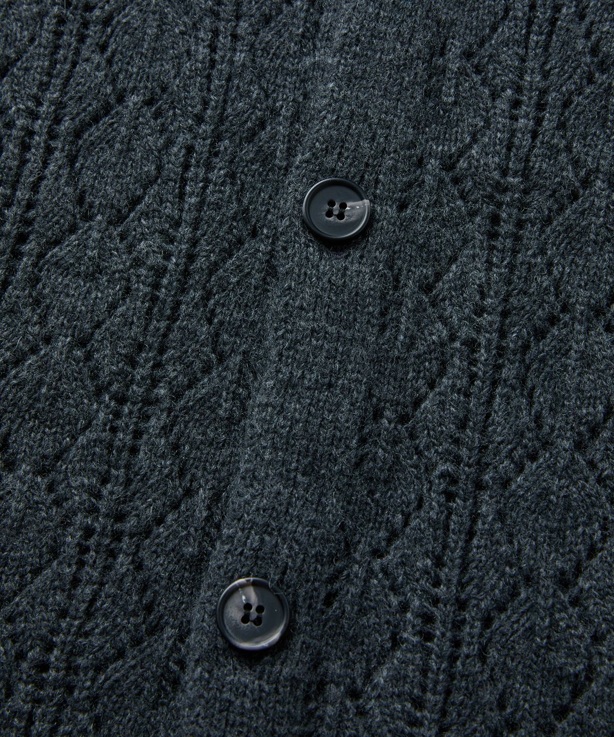 엠엠아이씨(MMIC) CASHMERE CROCHET CARDIGAN (CHARCOAL)