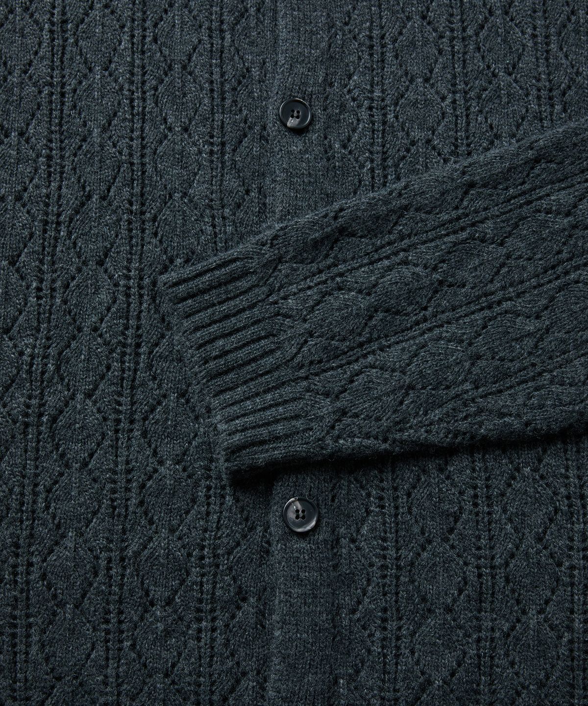엠엠아이씨(MMIC) CASHMERE CROCHET CARDIGAN (CHARCOAL)