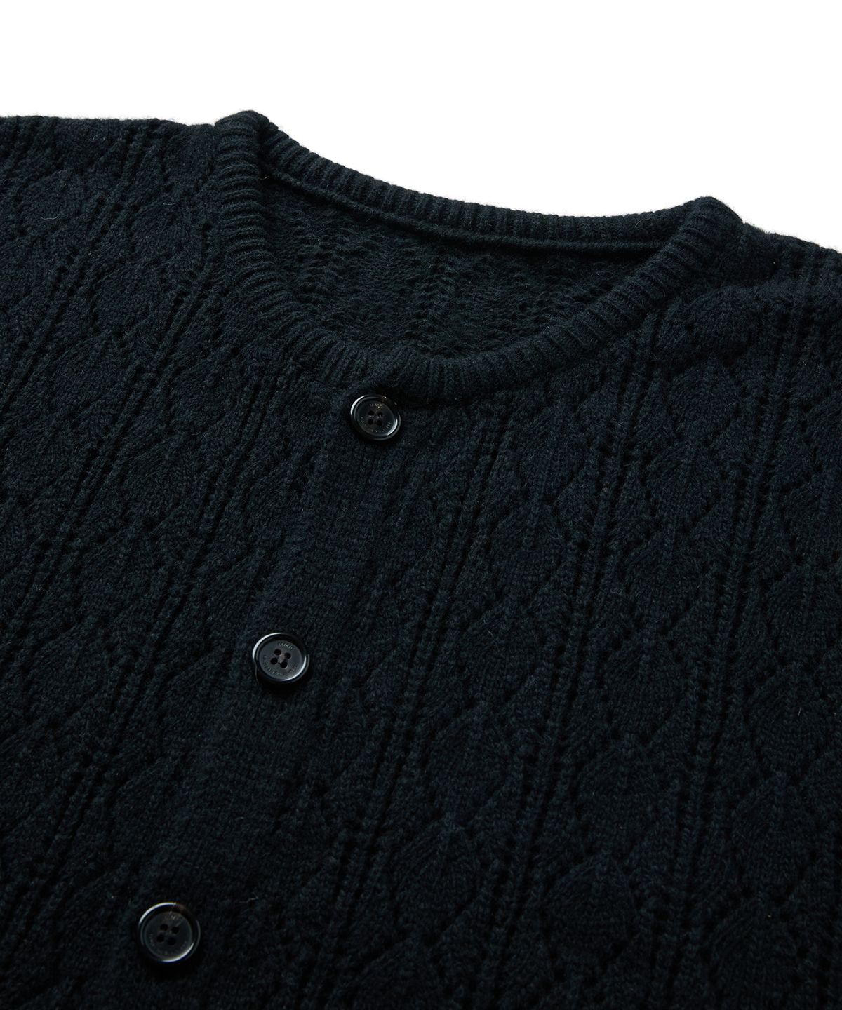 엠엠아이씨(MMIC) CASHMERE CROCHET CARDIGAN (BLACK)