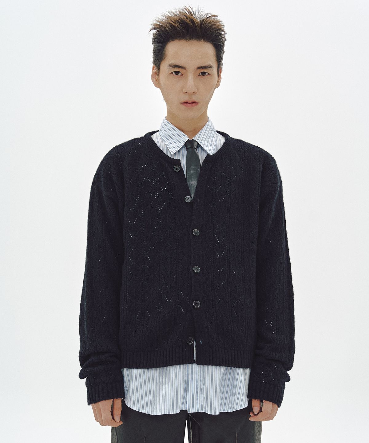 엠엠아이씨(MMIC) CASHMERE CROCHET CARDIGAN (BLACK)
