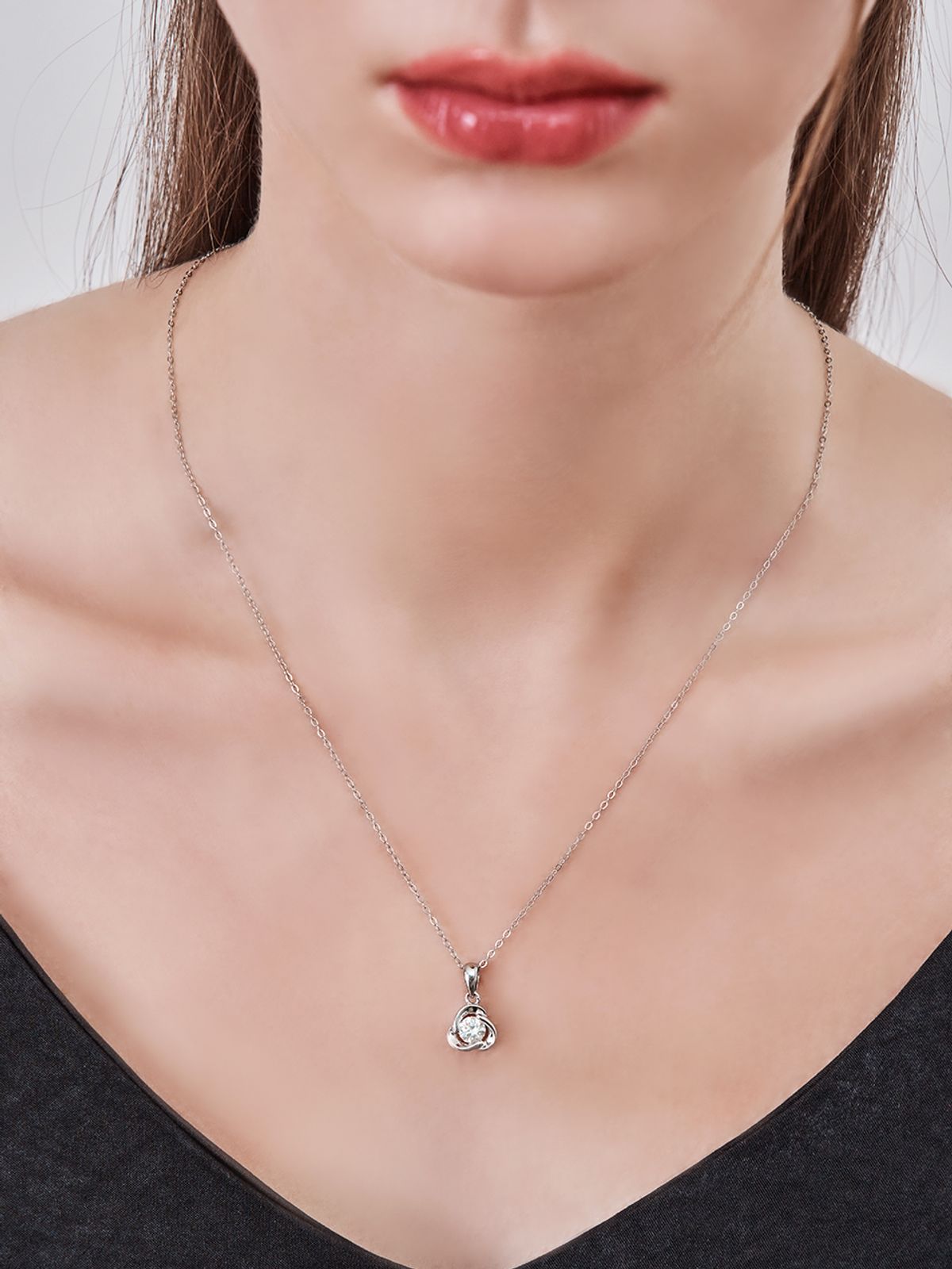 가이거주얼리(GEIGERJEWELRY) 화이트 플라워 목걸이 GISVNN043