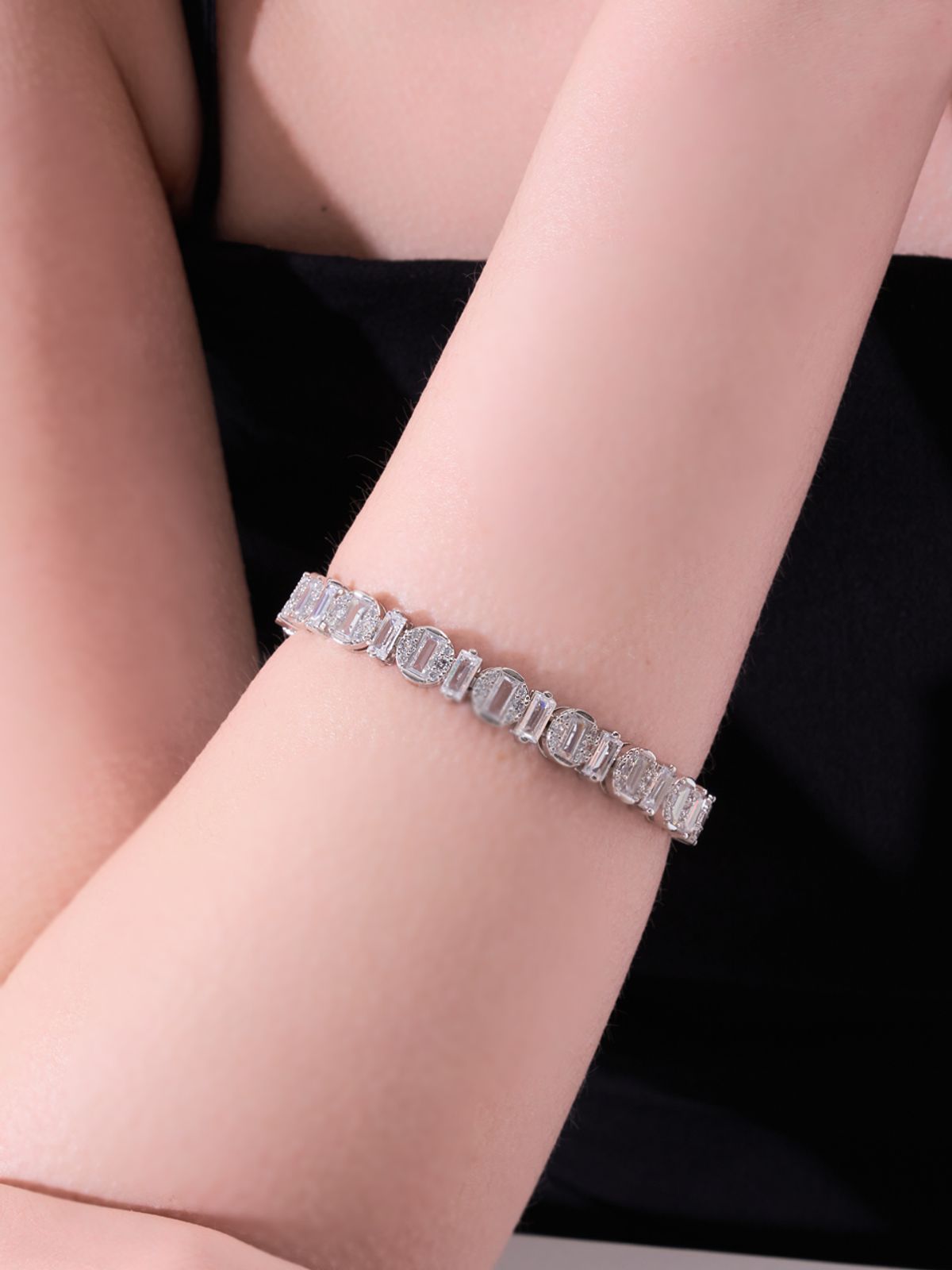 가이거주얼리(GEIGERJEWELRY) 글로시 화이트 스톤 팔찌 GIBRBB001