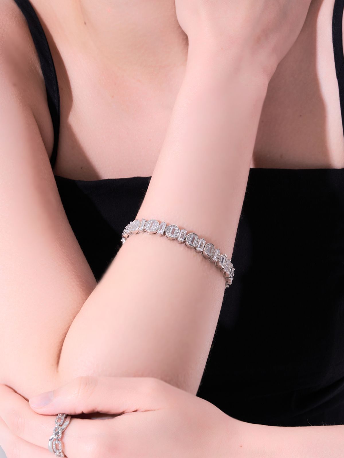 가이거주얼리(GEIGERJEWELRY) 글로시 화이트 스톤 팔찌 GIBRBB001