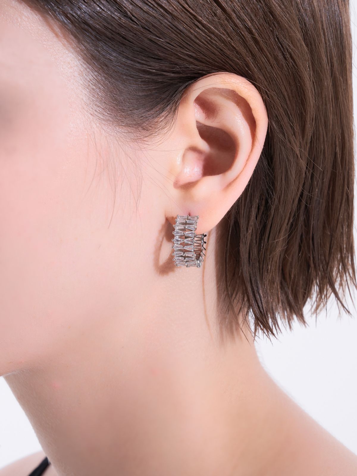 가이거주얼리(GEIGERJEWELRY) 볼드 트라이앵글 스톤 귀걸이 GISVEE161 (실버925 PIN)