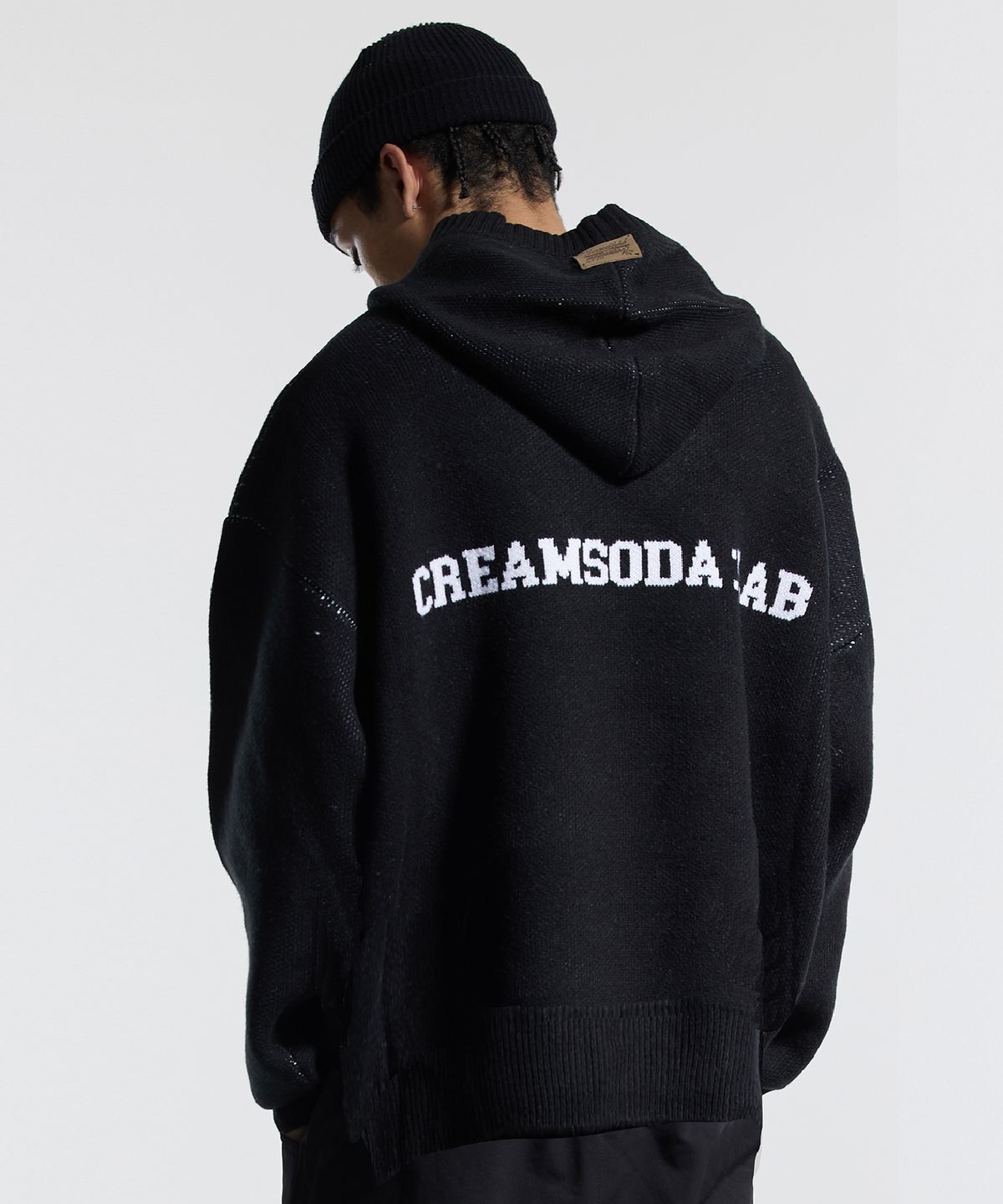 크림소다랩(CREAM SODA LAB) 씨엘 워싱 그래픽 자카드 후드 니트 블랙