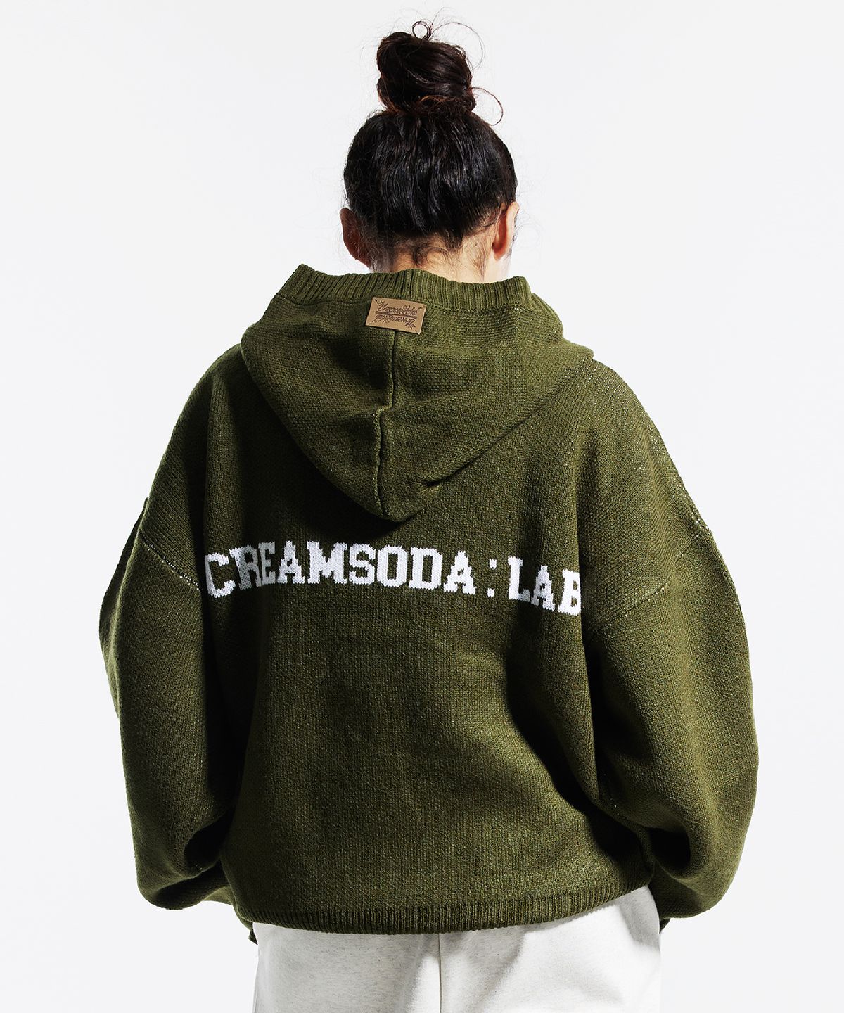 크림소다랩(CREAM SODA LAB) 씨엘 워싱 그래픽 자카드 후드 니트 카키