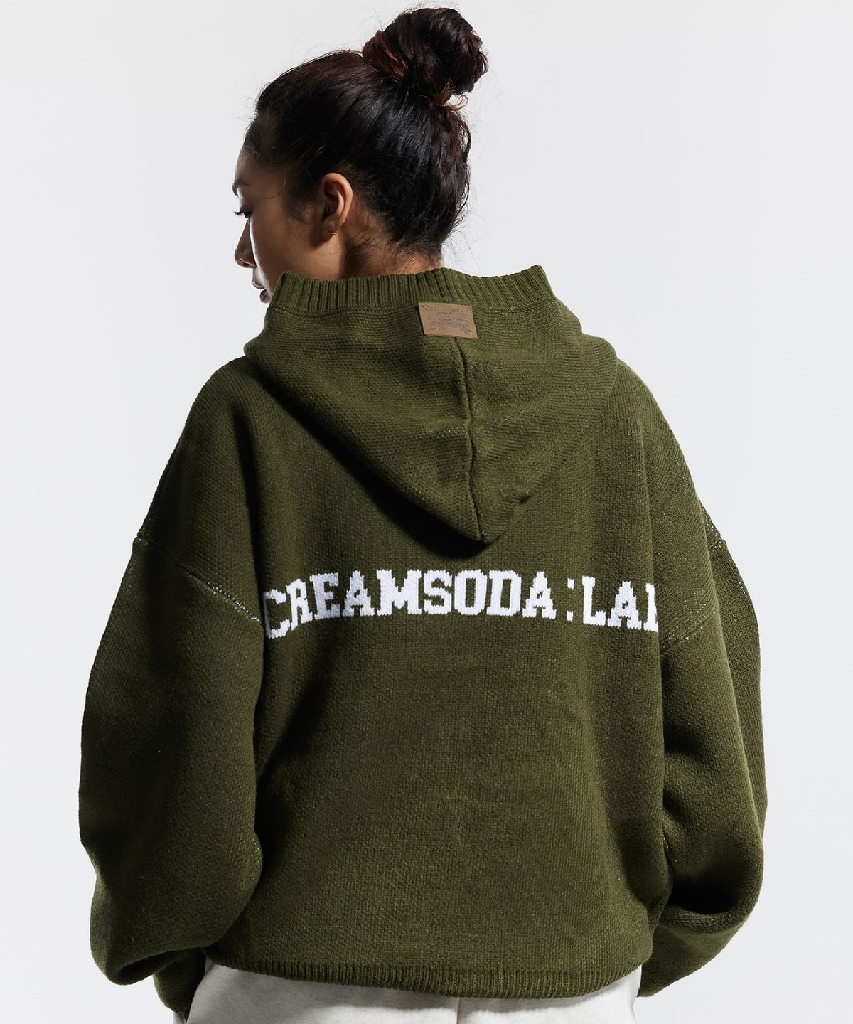 크림소다랩(CREAM SODA LAB) 씨엘 워싱 그래픽 자카드 후드 니트 카키